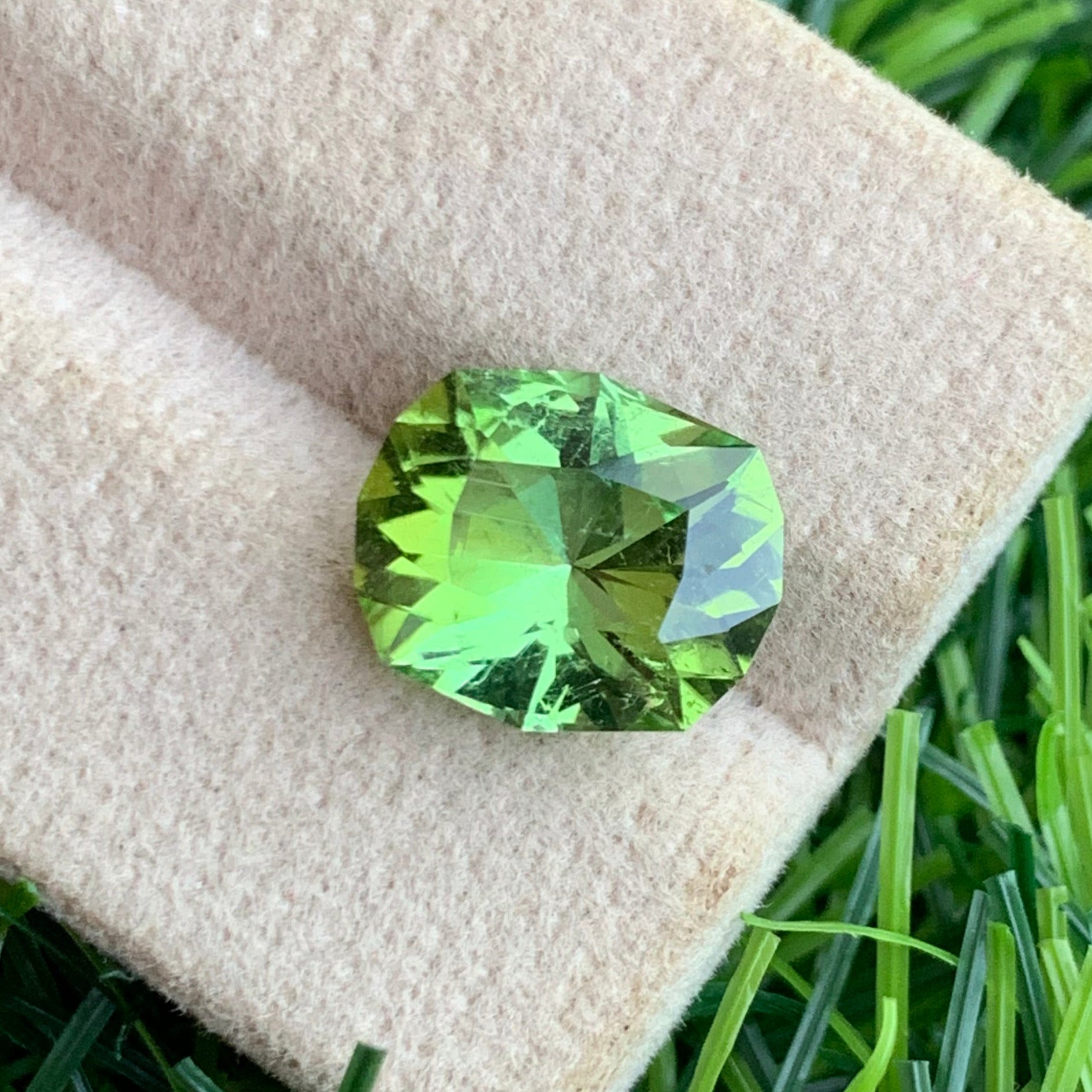 Rare yellow mint green tourmaline for custom jewelry
Natural untreated tourmaline gemstone from Afghanistan