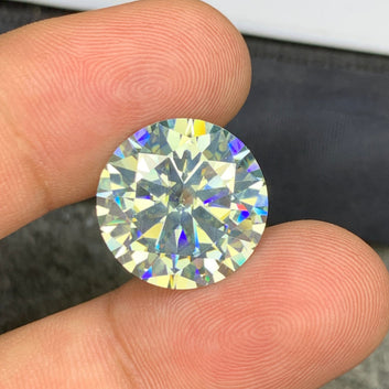 Moissanite ring
Moissanite necklace
Round cut moissanite side profile showing brilliance
White moissanite SI clarity close-up