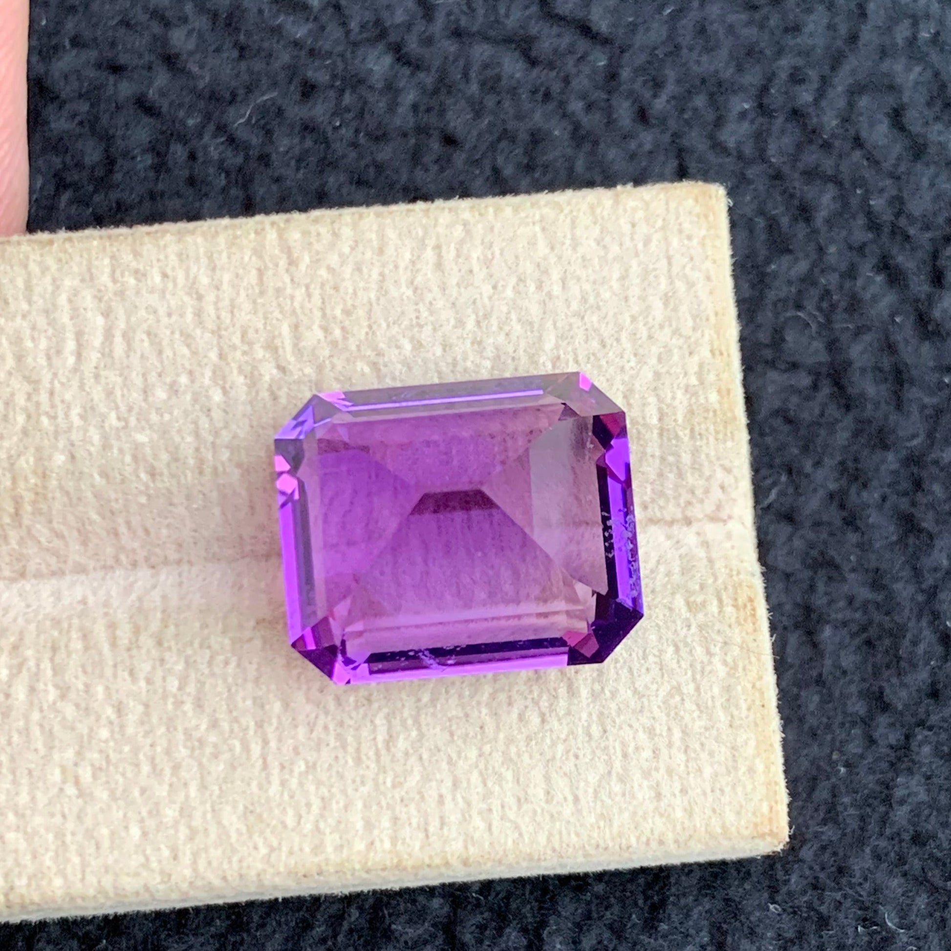 Pink Purple Amethyst gift
Statement pink purple amethyst for rings and pendants
High clarity Brazilian amethyst luxury gemstone