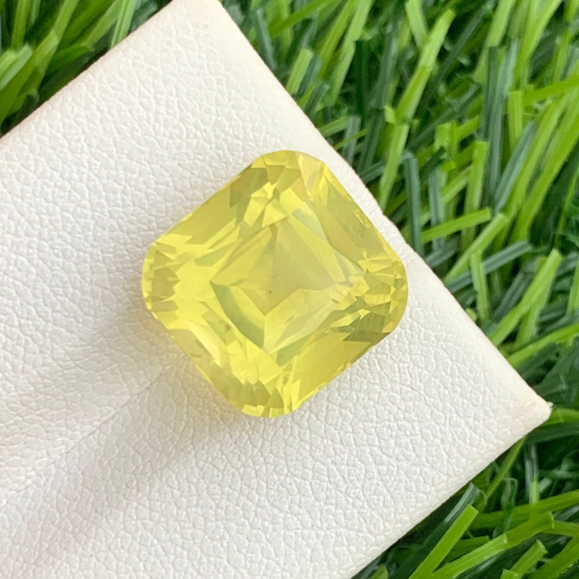 Bright cushion quartz
Brazilian quartz gemstone