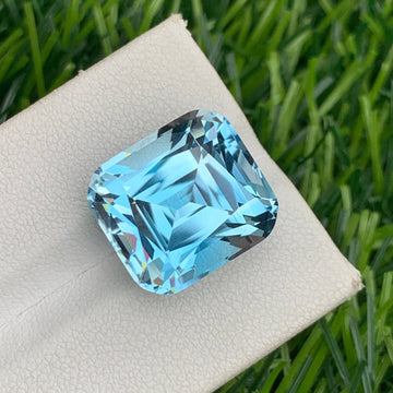 
Swiss Blue Topaz 21.40 Carats Cushion Cut Gemstone
Blue Topaz