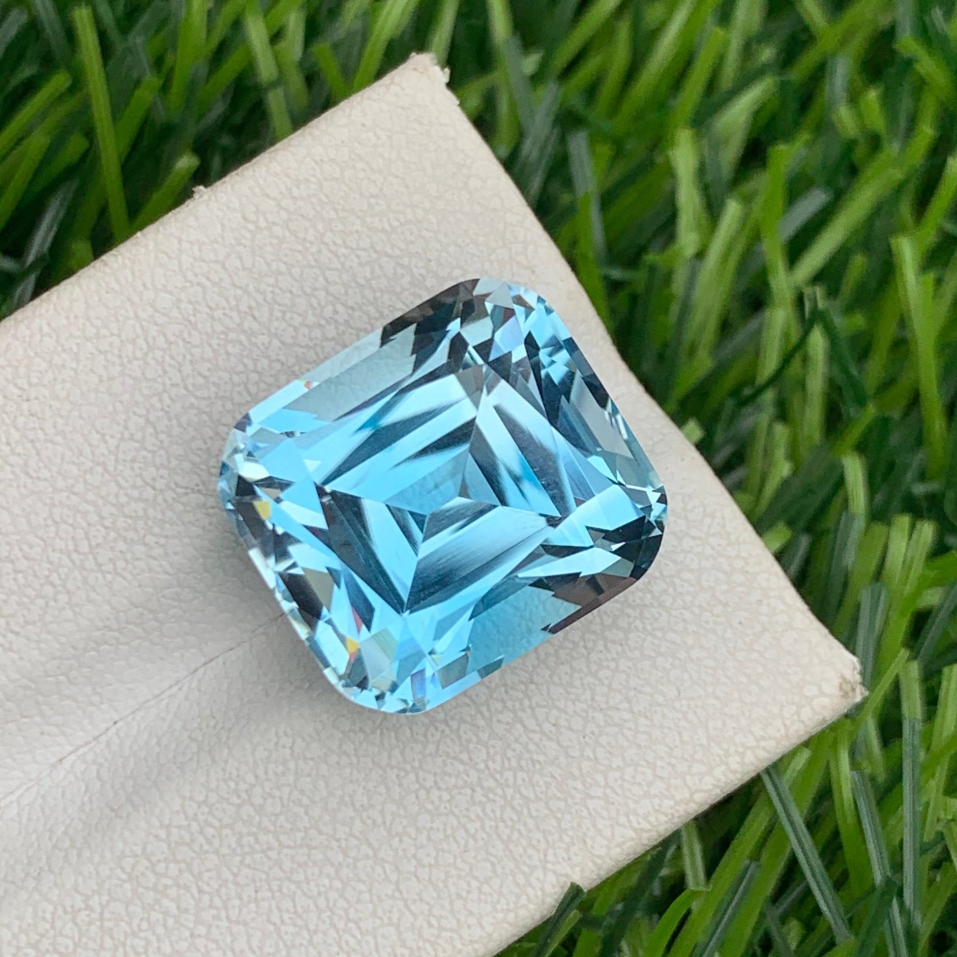 blue topaz jewelry
Swiss Blue Topaz 21.40 Carats Gemstone Close-up