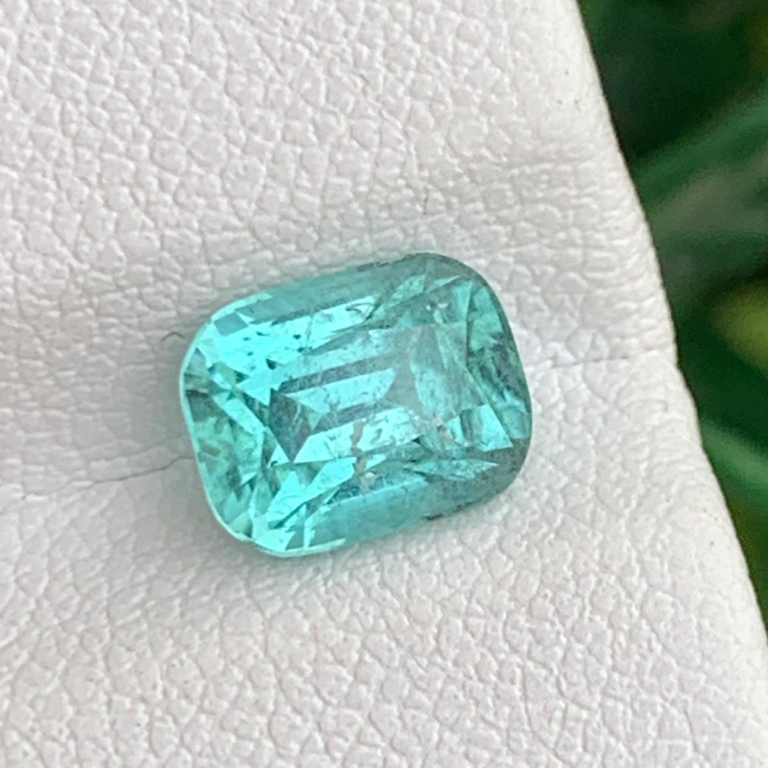 Mint green tourmaline stone
Untreated Afghan gemstone