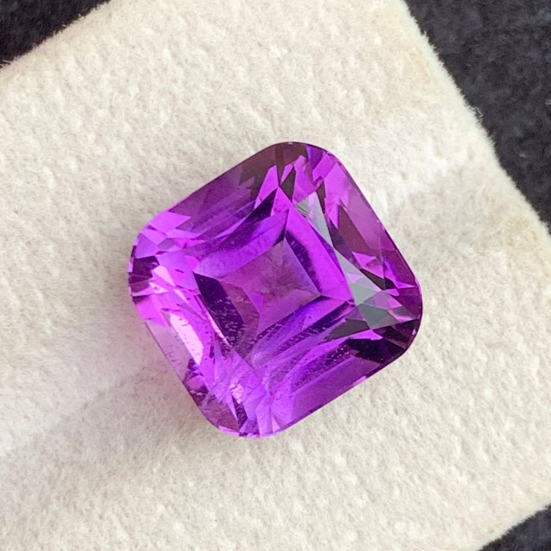 Cushion Cut Amethyst 9.40 Ct
Untreated Brazilian Amethyst Stone