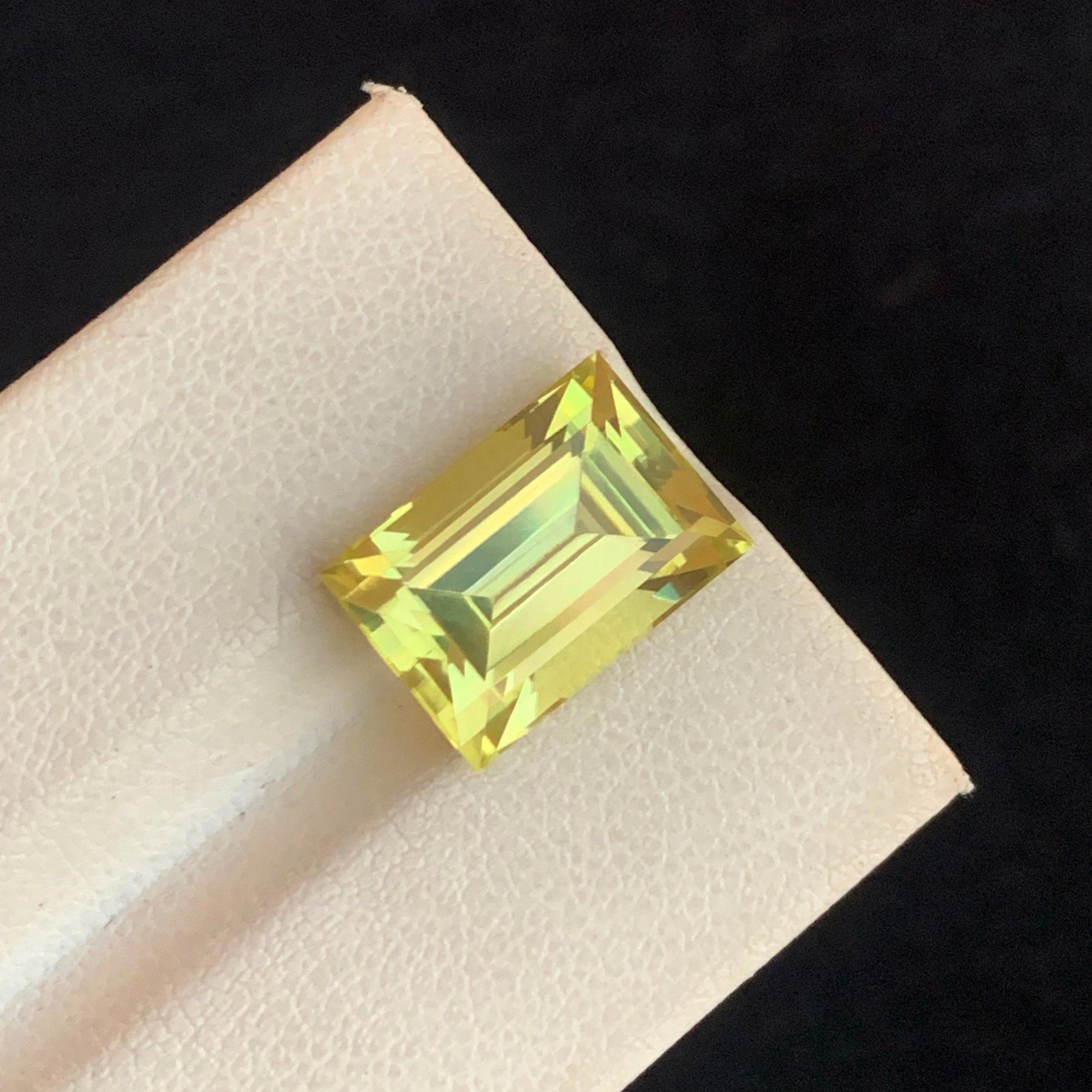 Loose Lemon Quartz
Untreated Lemon Quartz Baguette Shape