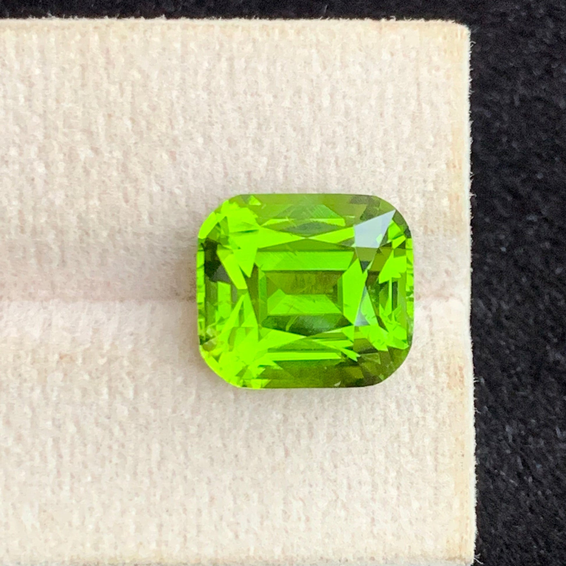 VVS Green Peridot Cushion Cut
Luxury Green Peridot Gemstone
