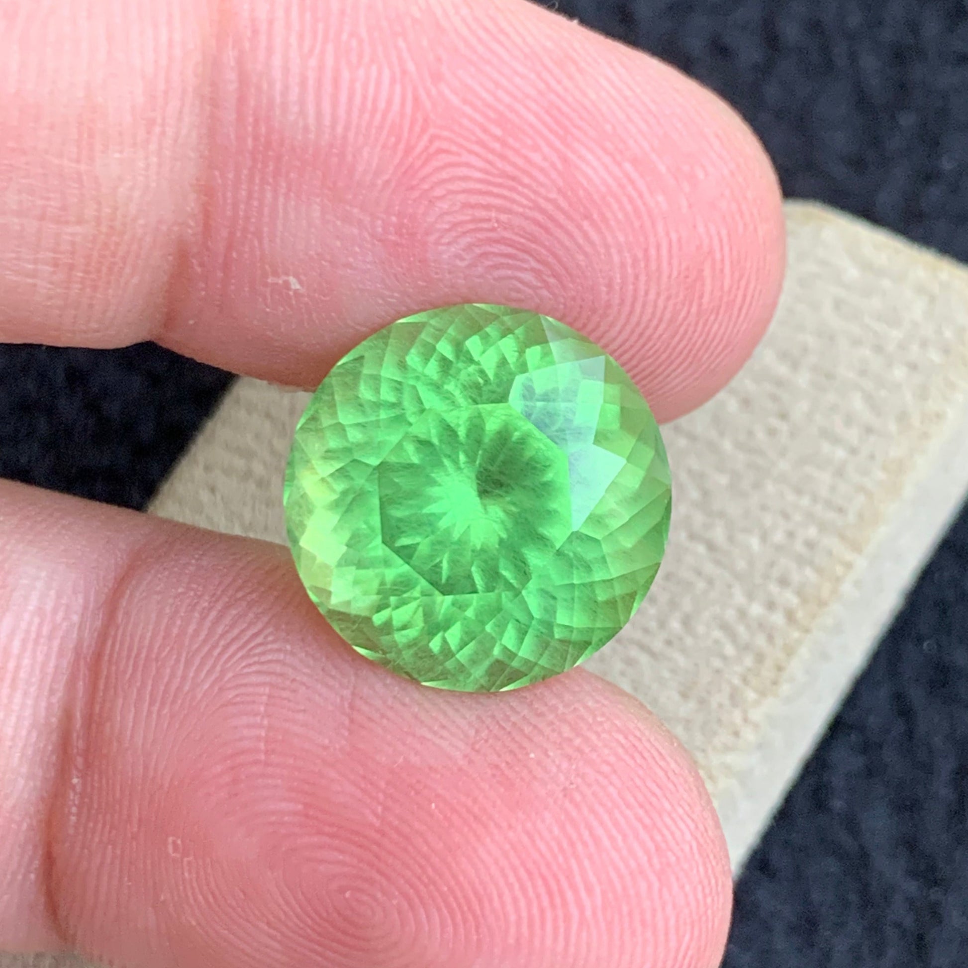 VVS clarity natural peridot gemstone from Pakistan
Premium apple green peridot collector gemstone