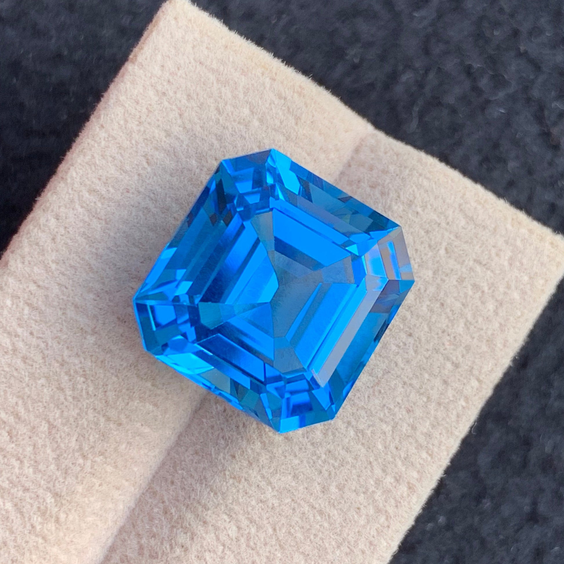 electirc topaz
Vivid Blue Topaz Gemstone

Electric Swiss Topaz from Africa