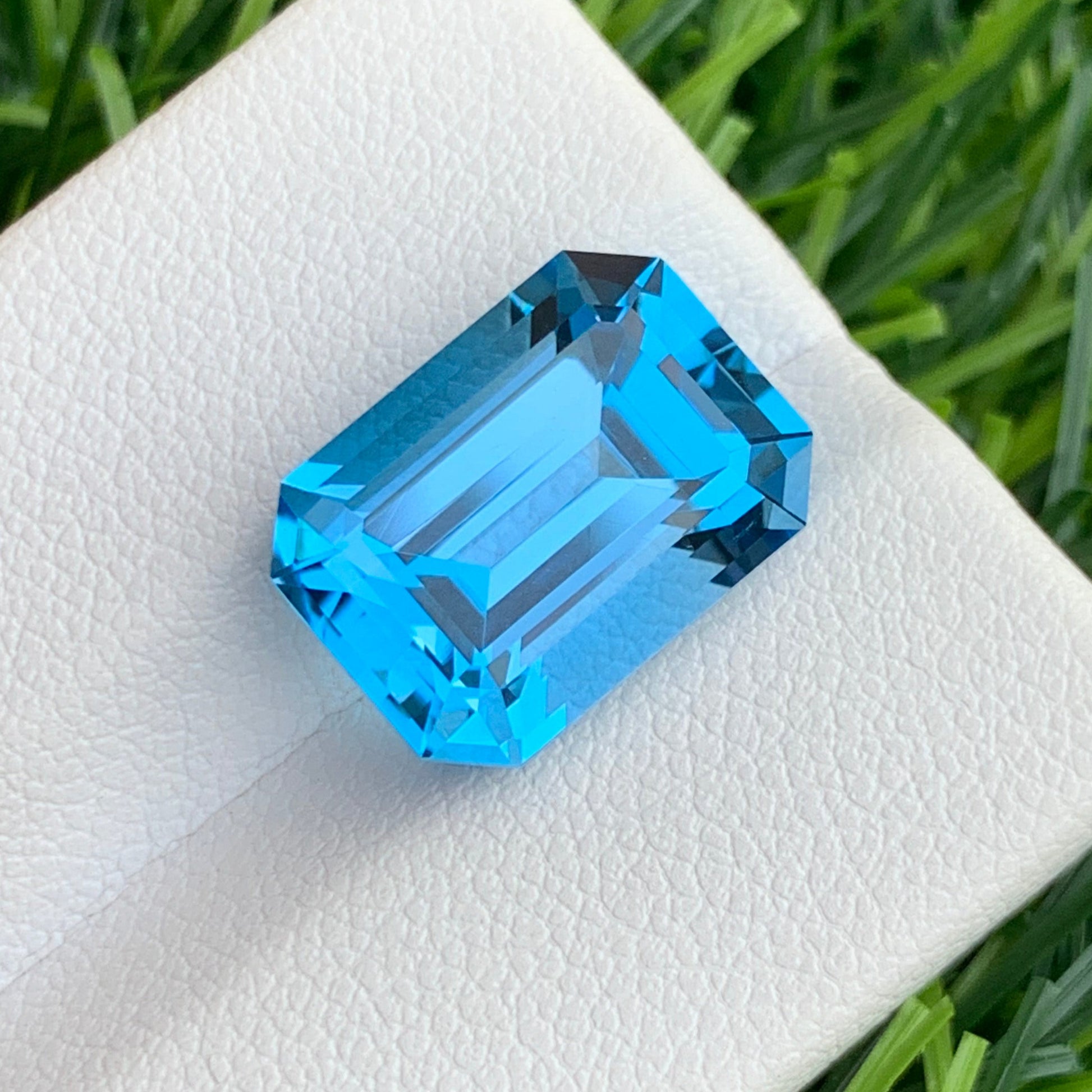 Large Emerald Cut Blue Topaz
Loupe Clean Swiss Topaz