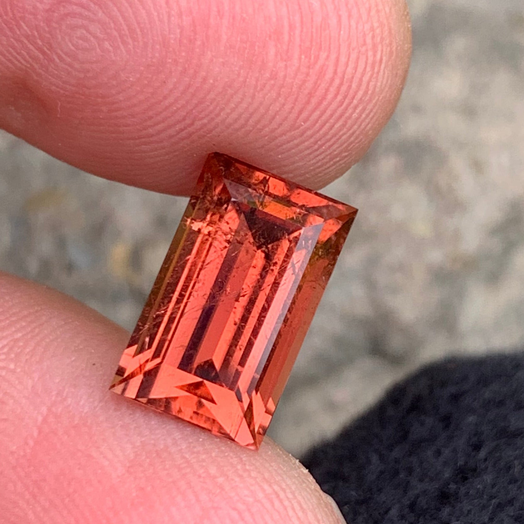 Warm tone tourmaline
Untreated tourmaline stone