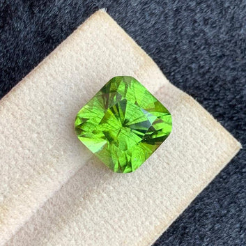 10.69 Carats Exquisite Natural Green Rutile Peridot  Gemstone with Cushion shape