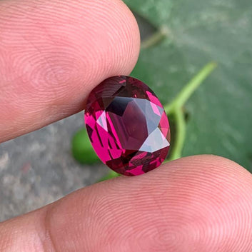 7.17 Carats Premium Pinkish Red Garnet – Oval Cut | Umbalite Garnet from Tanzania