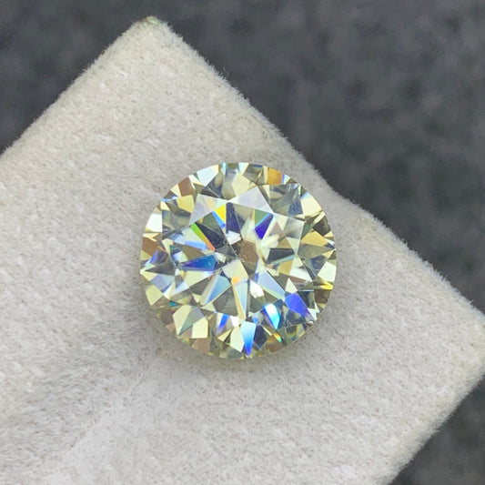 White Moissanite 
White Moissanite jewelry
White Moissanite  ring
White moissanite 6.15 carat round cut gemstone
Lab grown moissanite, top view