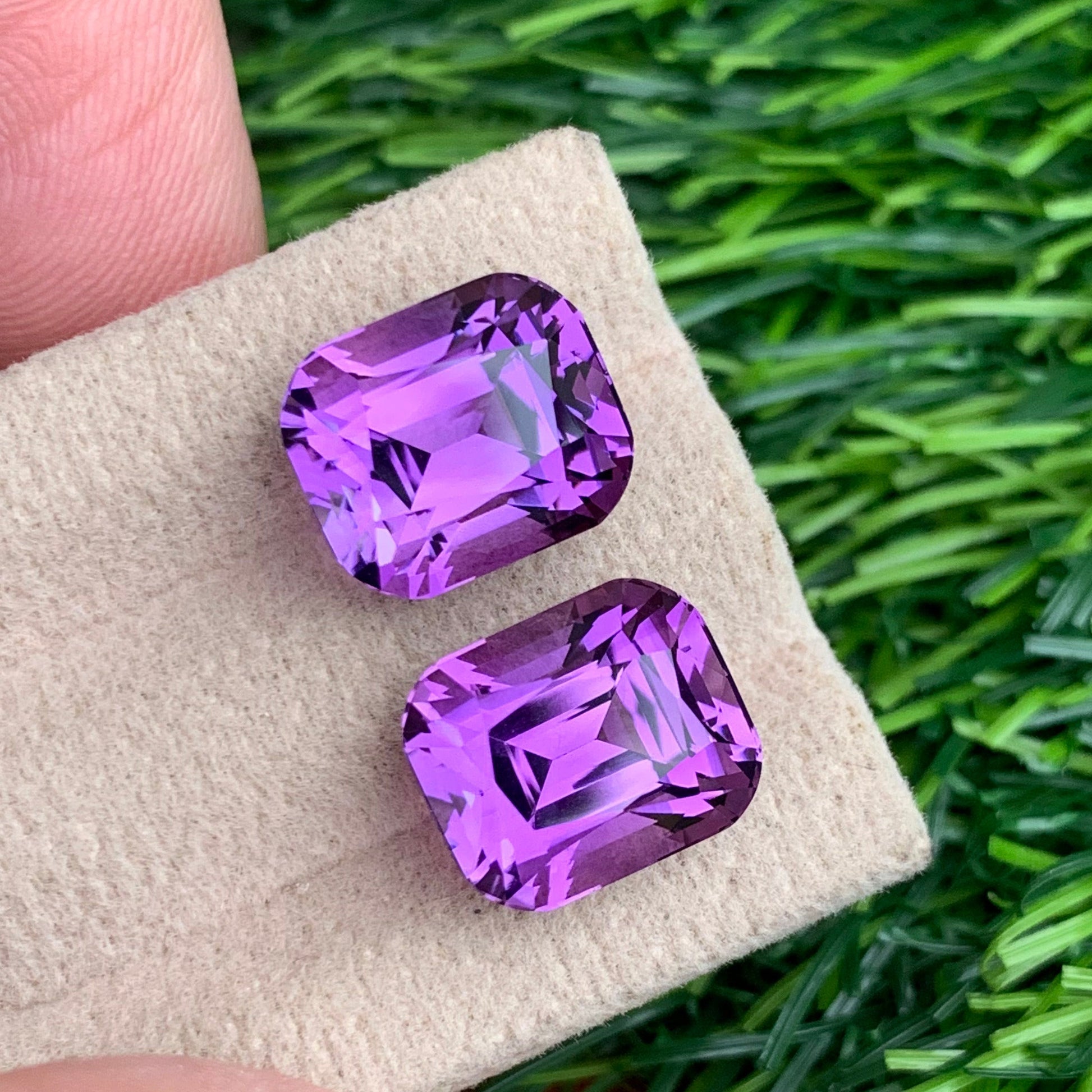 Pink Purple Amethyst pair
Pink Purple Amethyst Earrings
amethyst gemstone pair pink violet color matching stones
cushion cut amethyst stones 15 carats loup clean pair