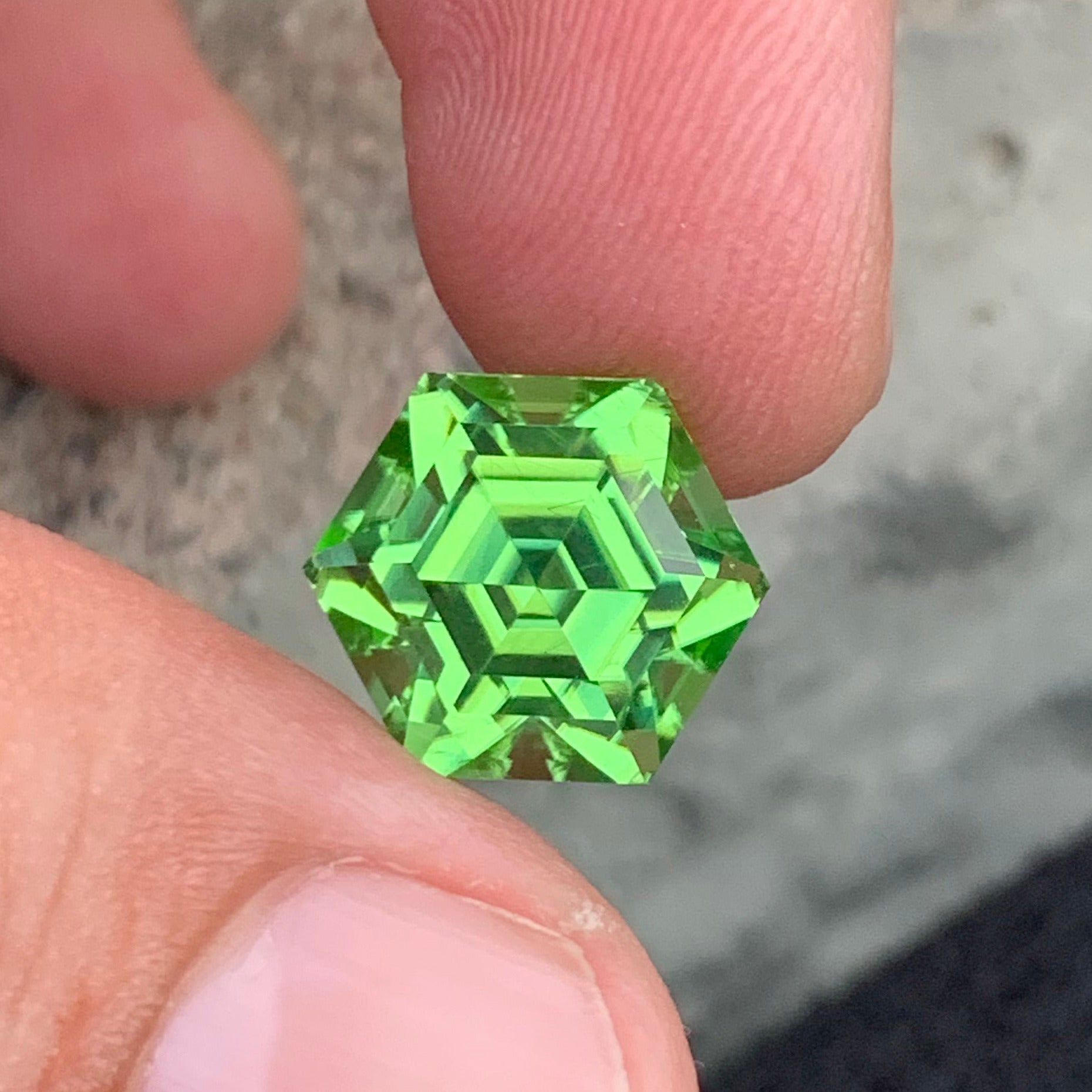green Peridot ring
hexagon cut peridot stone olive green color
large peridot gemstone for statement jewelry