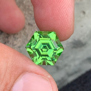 green Peridot ring
hexagon cut peridot stone olive green color
large peridot gemstone for statement jewelry