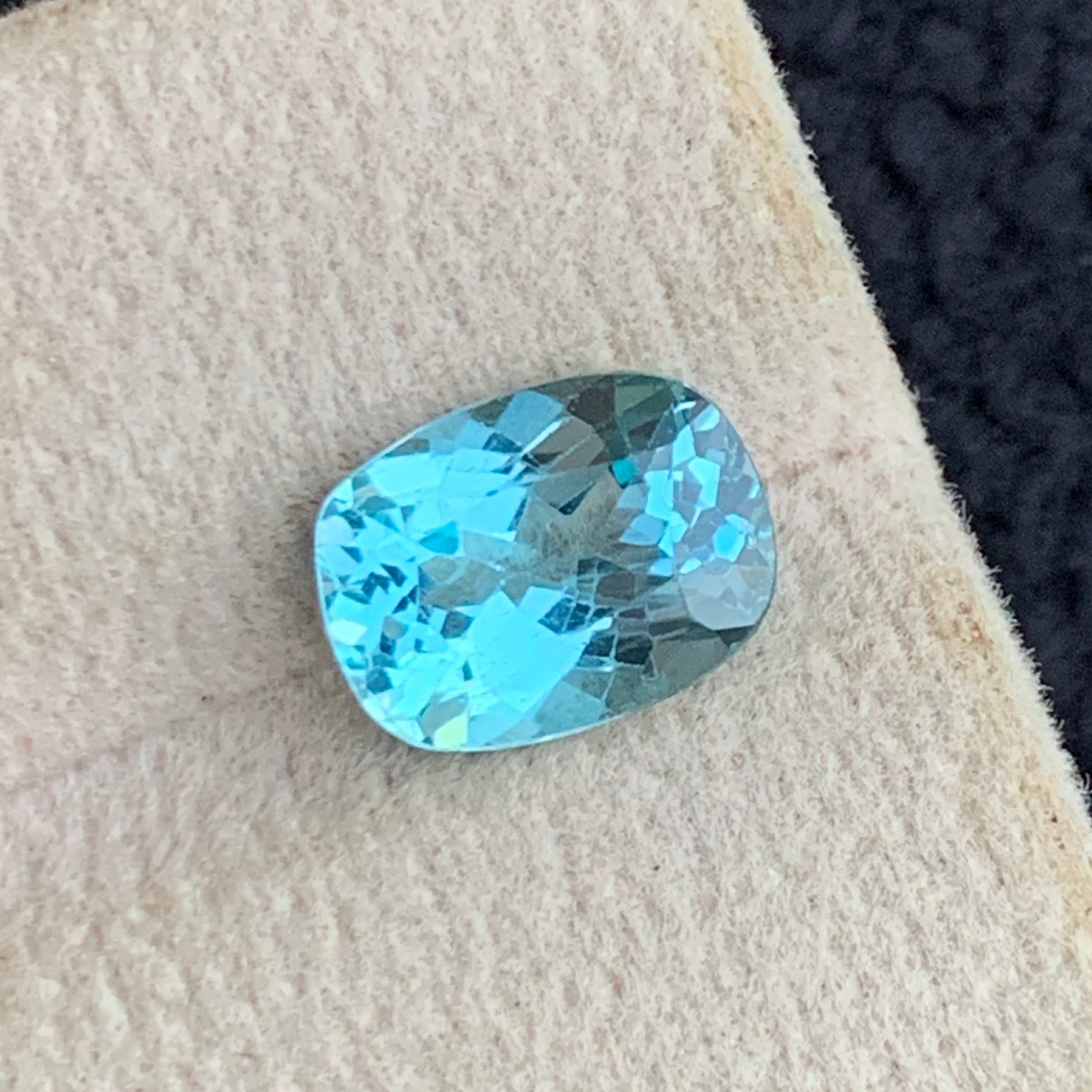 cushion cut apatite gemstone shine
seafoam green blue gemstone apatite
natural apatite gemstone 2.85 carats