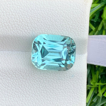 Blue Aquamarine ring
cushion cut aquamarine large gemstone for rings and pendants
natural aquamarine 6.95 carat loose gemstone close view