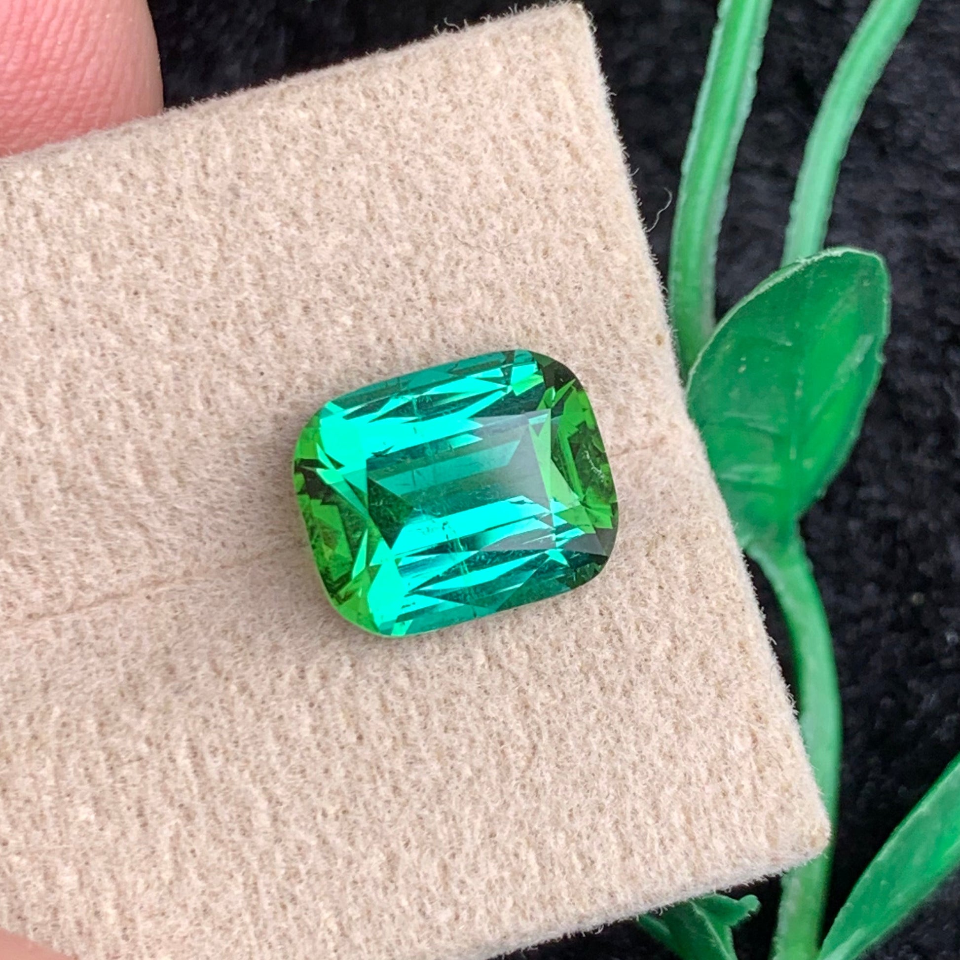 cushion cut green blue tourmaline
afghan tourmaline for jewelry
VVS tourmaline gemstone