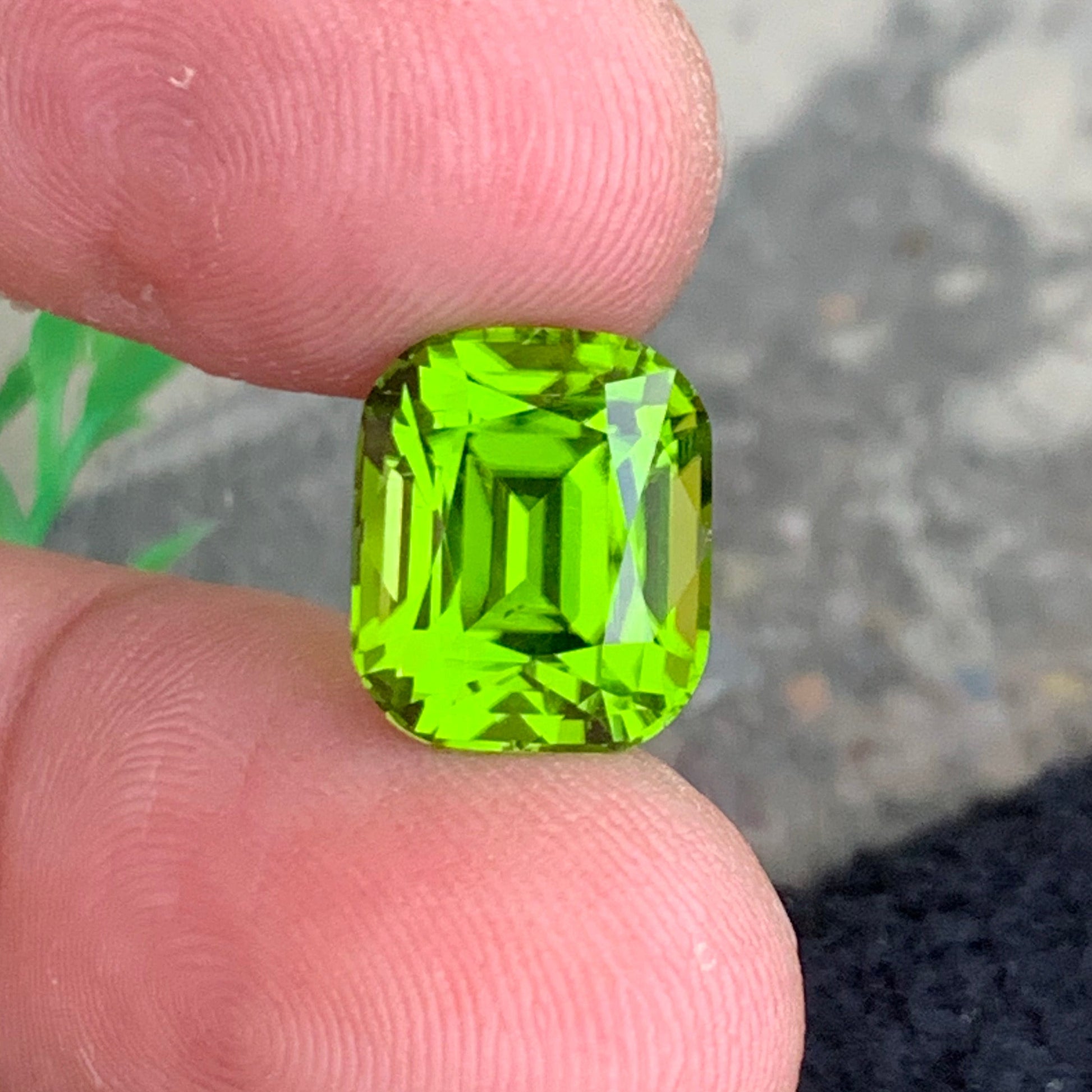 Green Peridot ring
Green Peridot pendant
cushion cut green peridot luxury gemstone
natural untreated peridot gemstone Pakistan origin