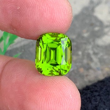 Green Peridot ring
Green Peridot pendant
cushion cut green peridot luxury gemstone
natural untreated peridot gemstone Pakistan origin
