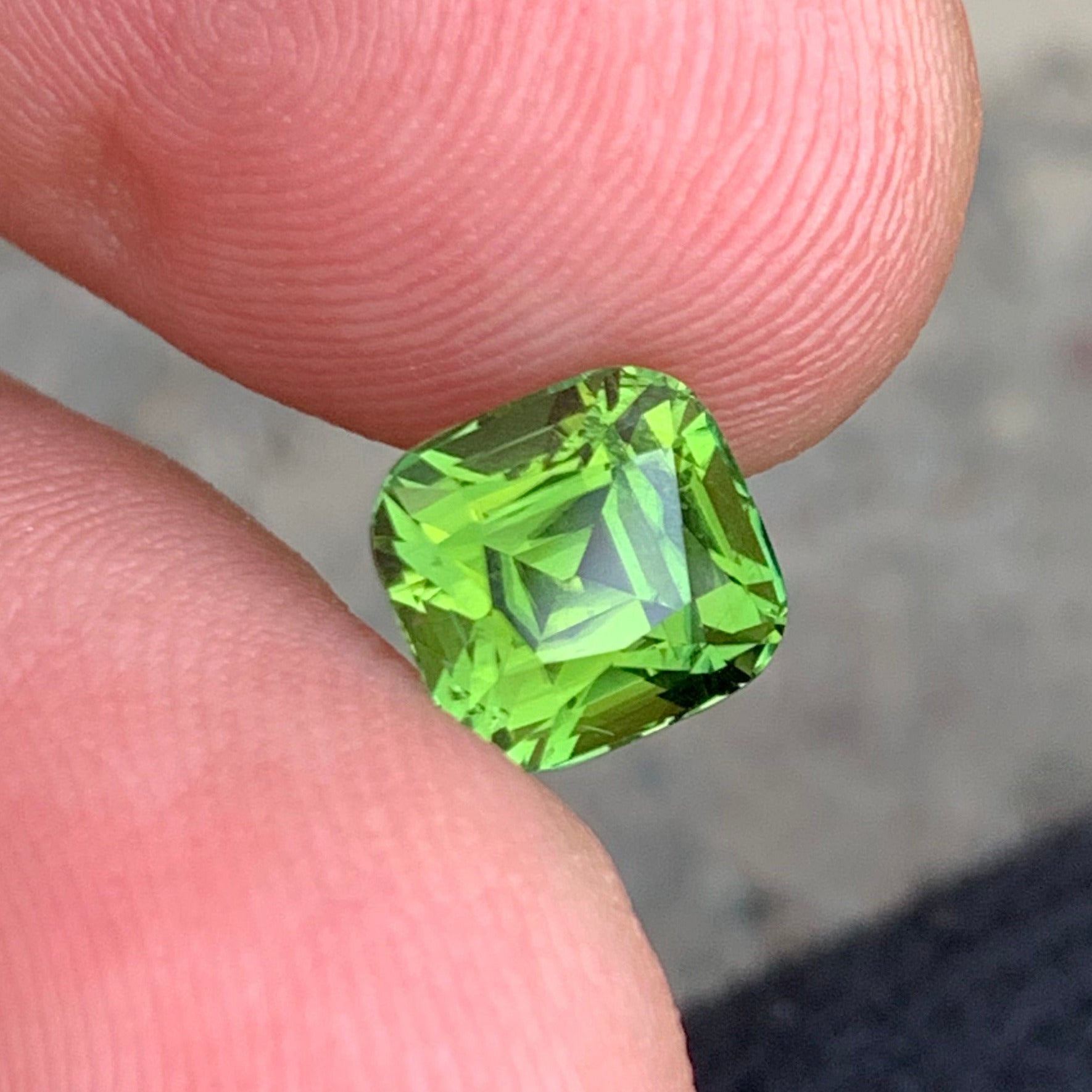  Yellow Green ring
cushion cut olive green tourmaline gemstone
natural green tourmaline gemstone for jewelry