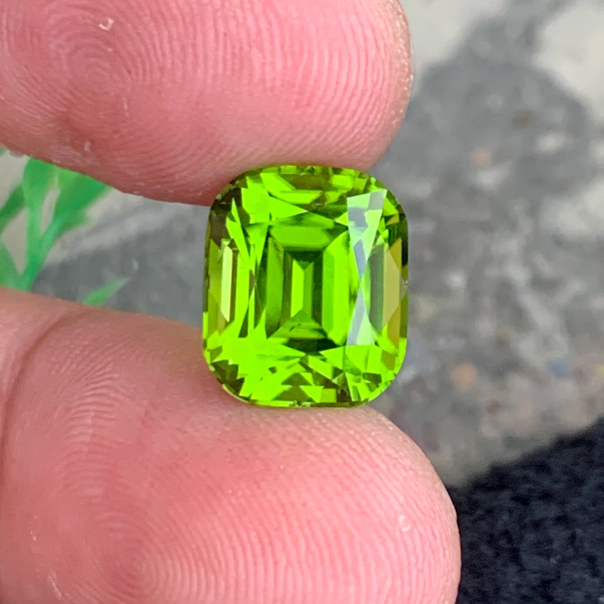 cushion shape peridot gemstone sparkle view
OneStep Gems natural gemstone collection peridot