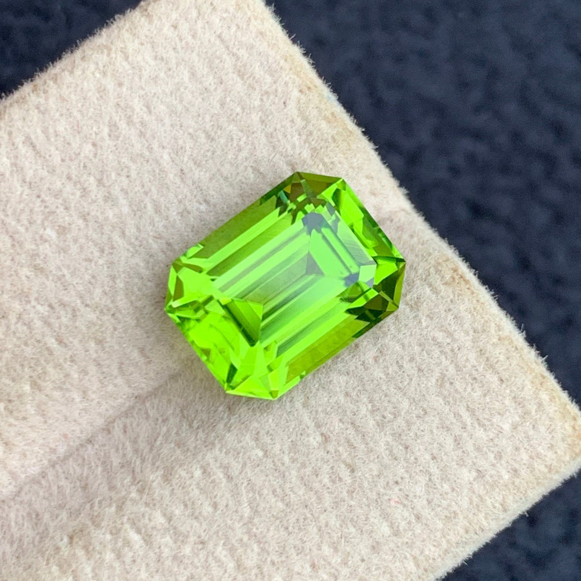 emerald cut peridot gemstone pea green color close view
peridot gemstone 5 carat jewelry centerpiece stone