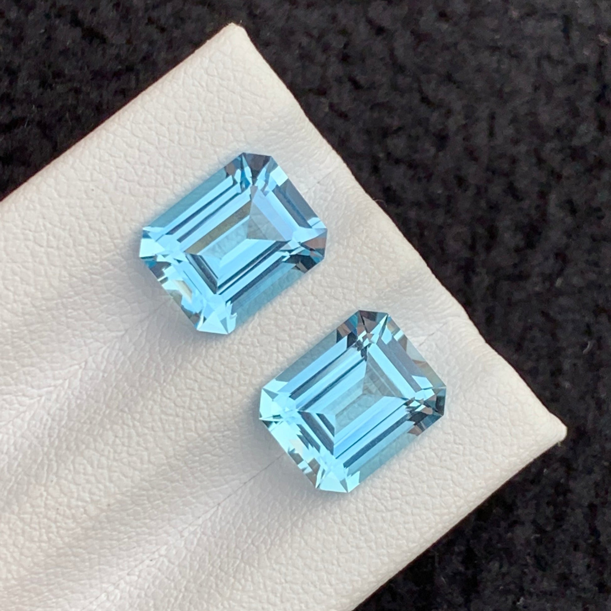 Loose blue topaz pair
emerald shape blue topaz gemstone pair

loupe clean swiss blue topaz pair