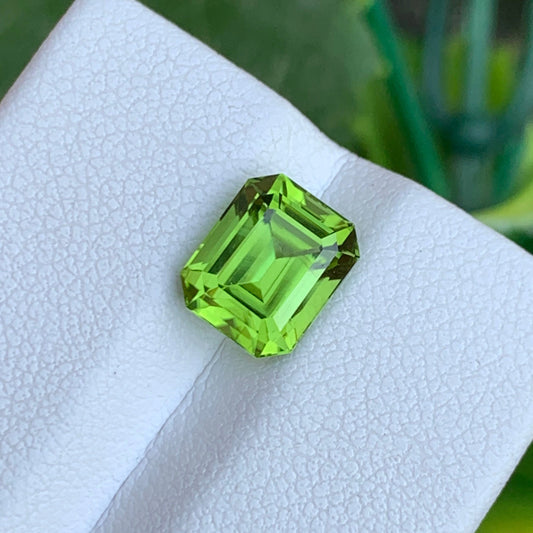 Faceted Green Peridot Gemstone, Asscher Cut 3.15 Carats – A Rare Beauty