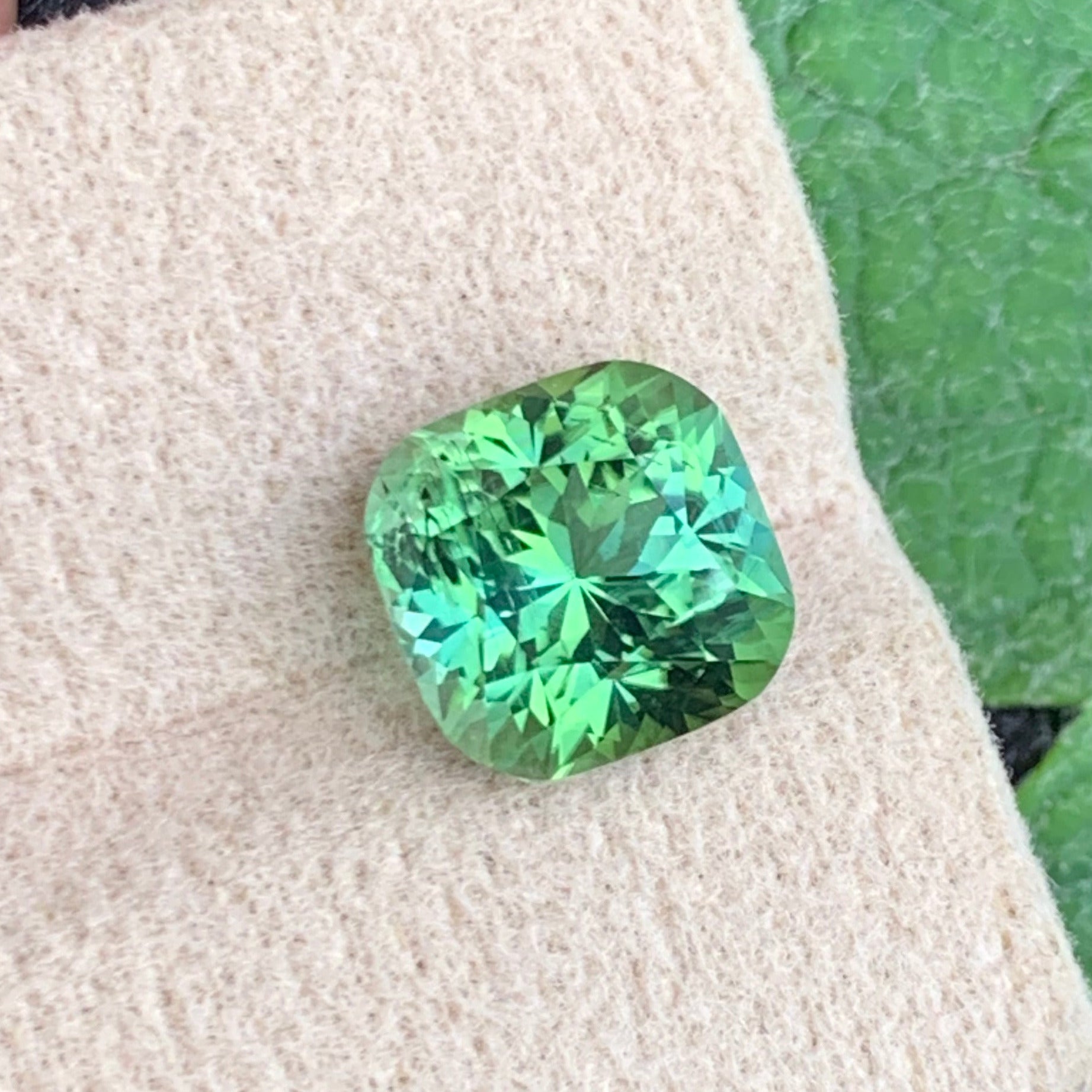 fancy cushion cut tourmaline blue green gemstone
high quality tourmaline gemstone for ring pendant
bluish green tourmaline VVS clarity Afghanistan