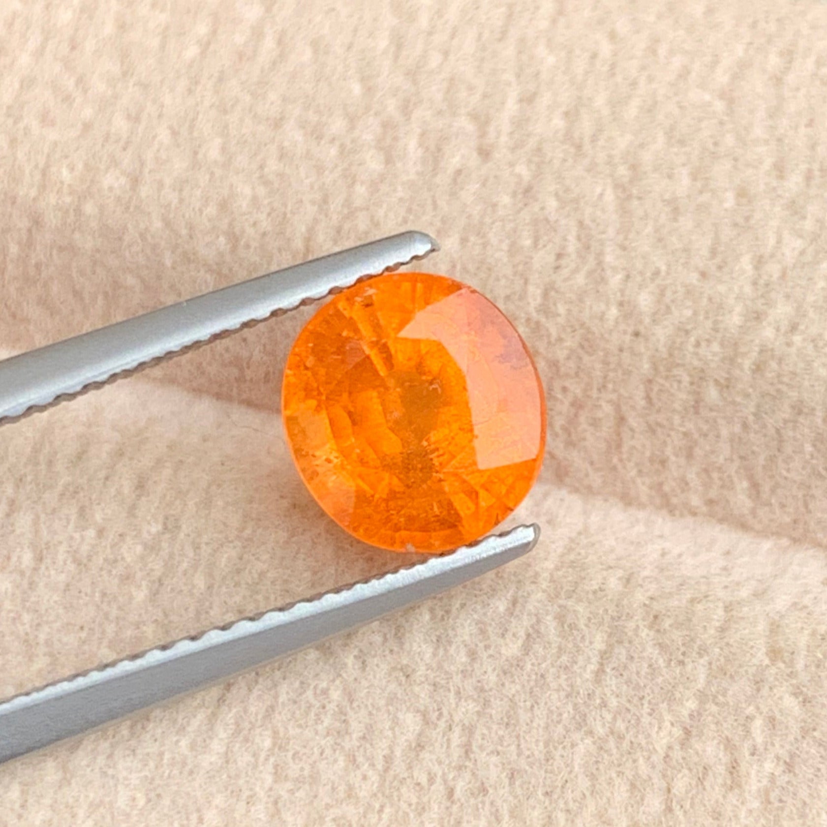 natural spessartite garnet gemstone
oval cut spessartite garnet