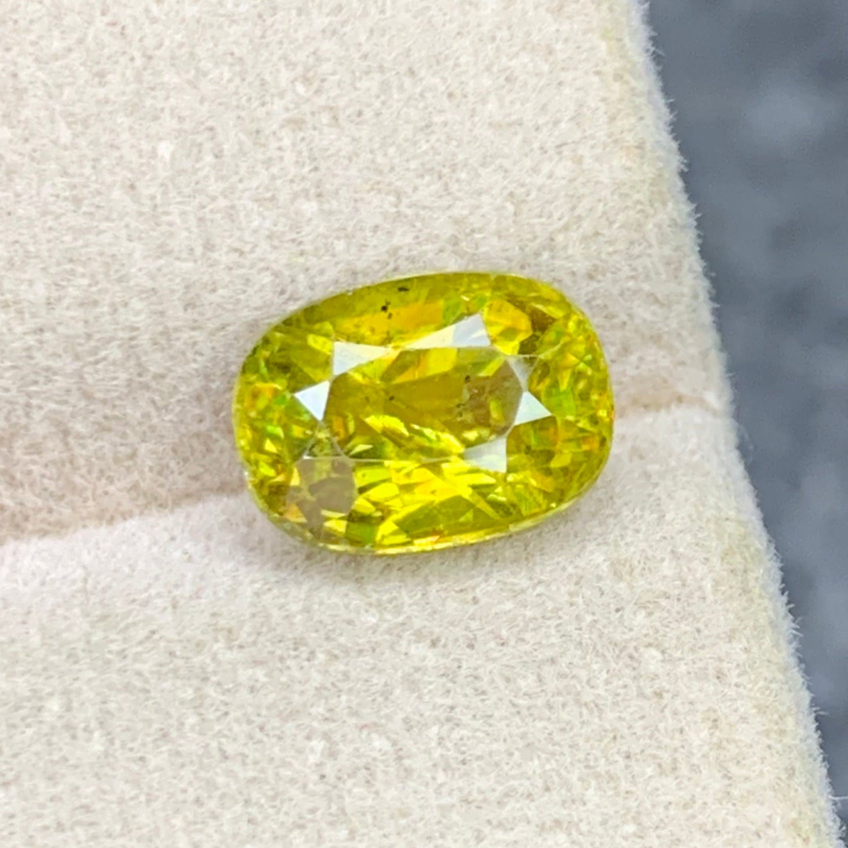 Greenish yellow Sphene ring
Untreated greenish yellow Sphene Titanite gemstone from Pakistan