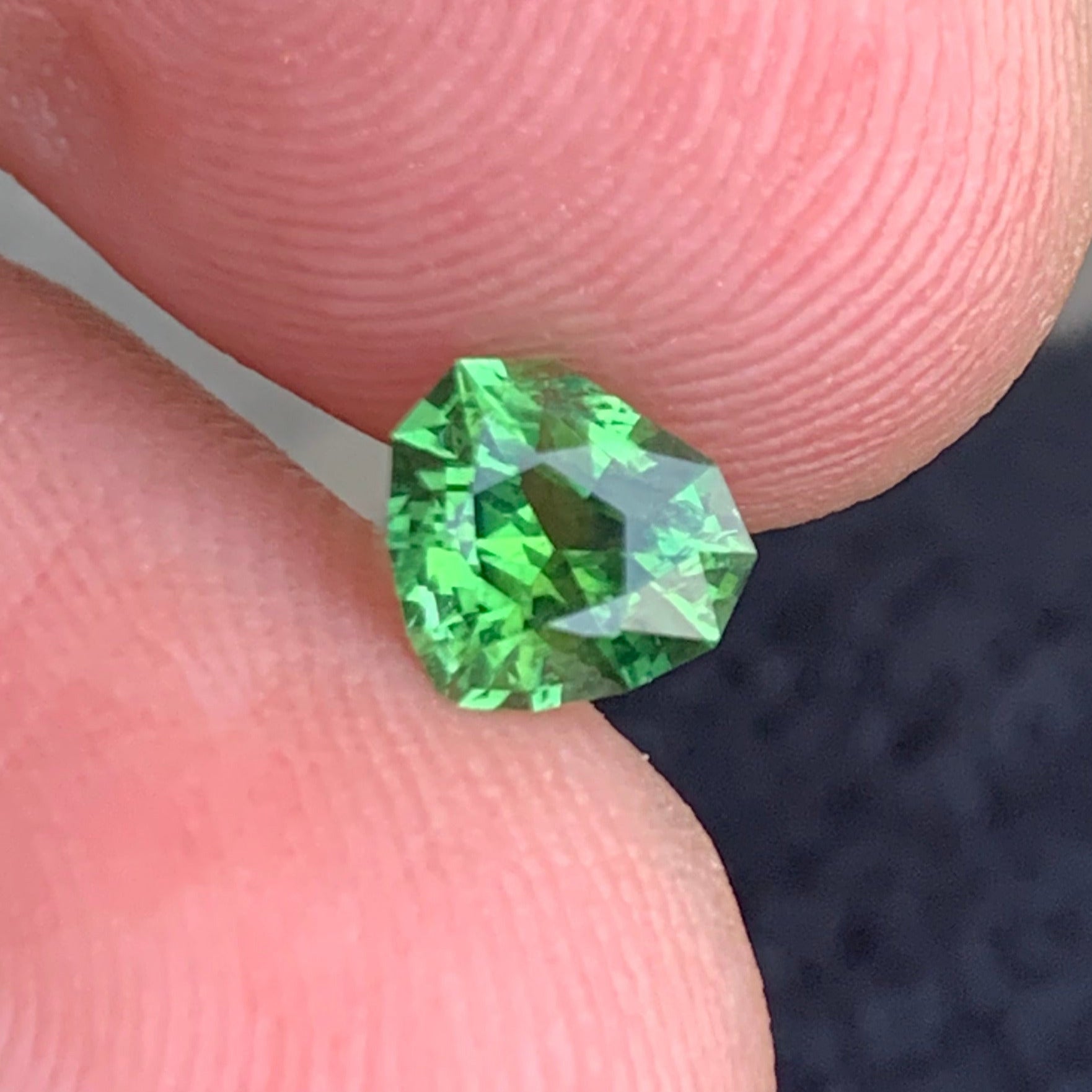 heart shape tourmaline for pendant jewelry
natural mint green gemstone tourmaline