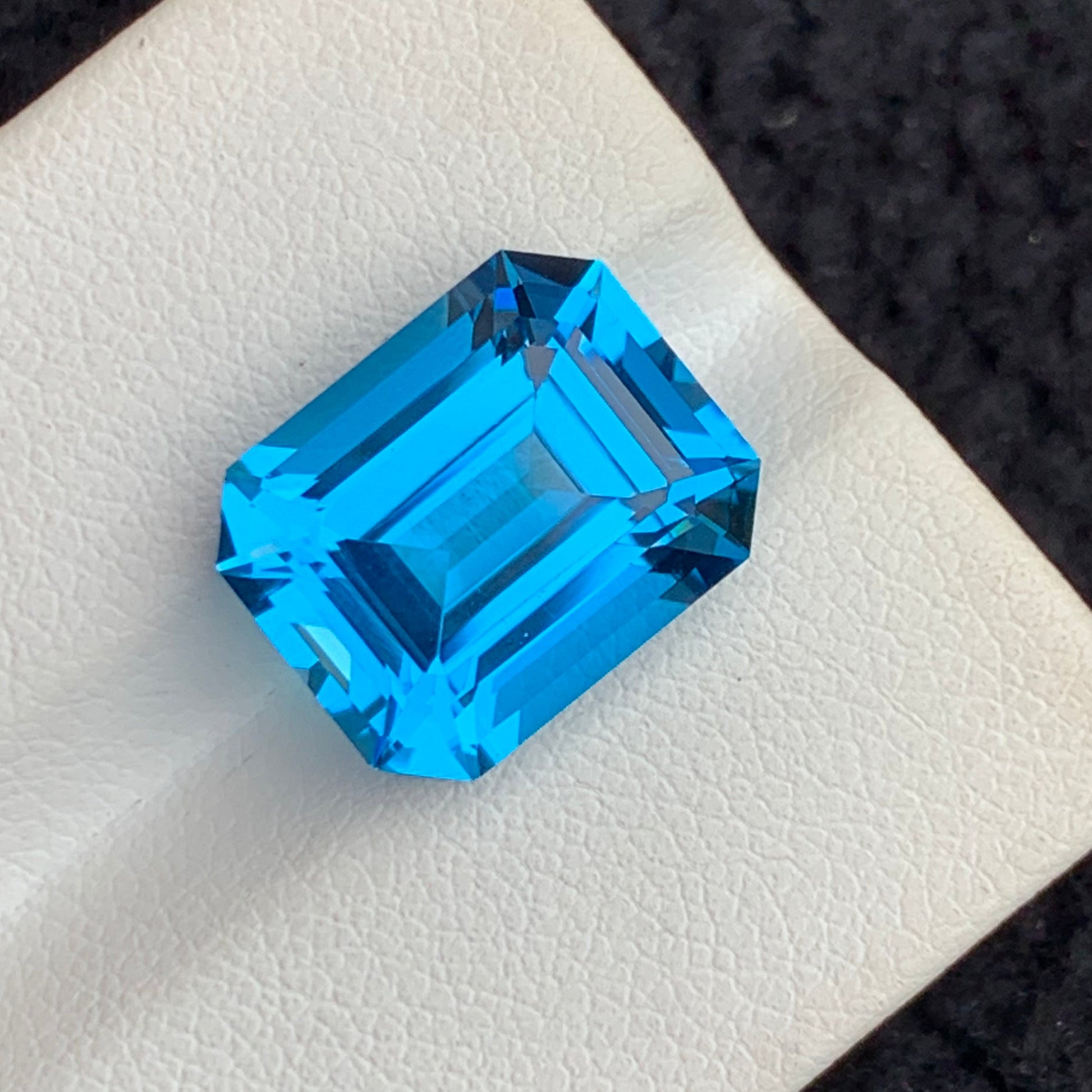 topaz bracelet
blue topaz
premium blue topaz for jewelry