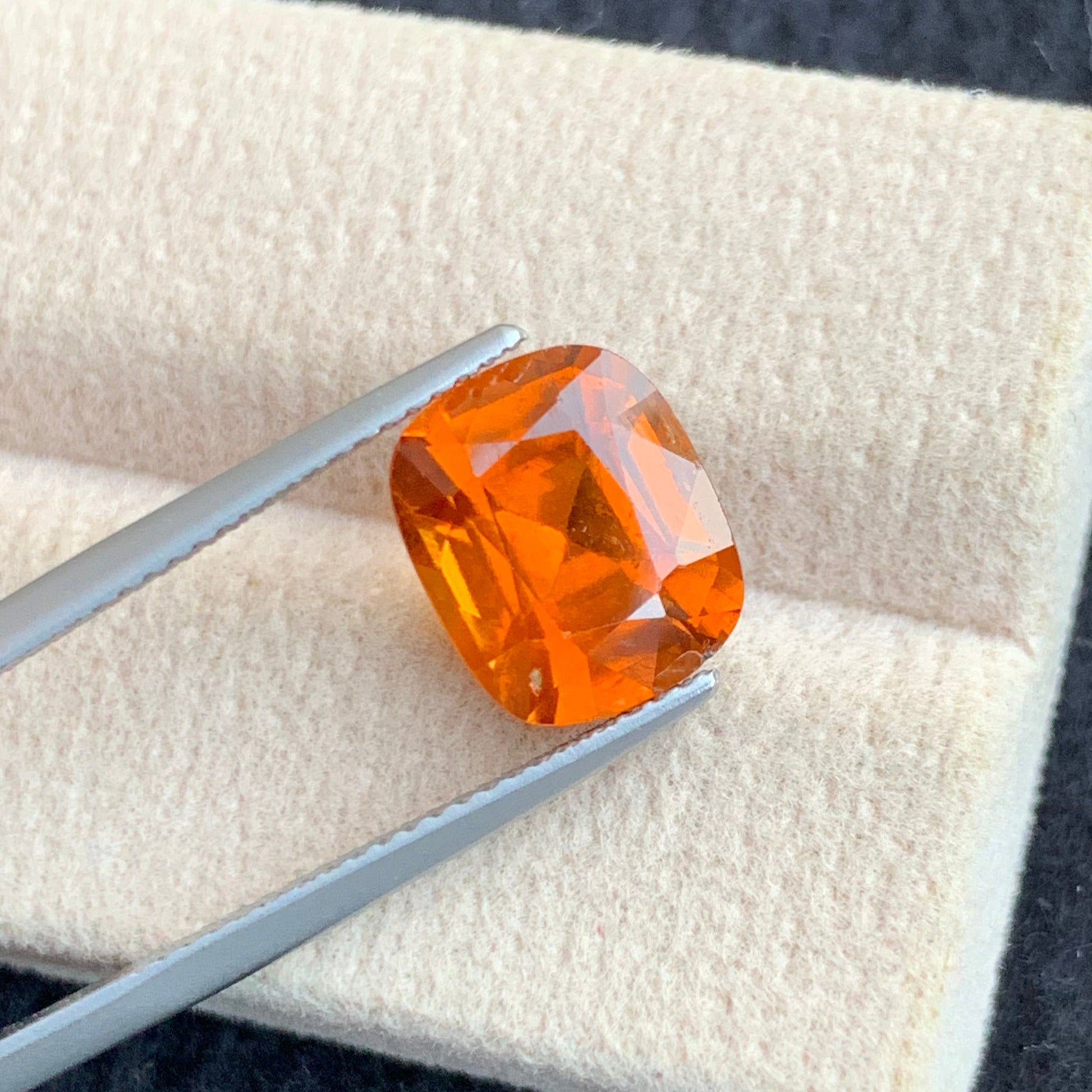 deep orange garnet loose stone
faceted hessonite garnet