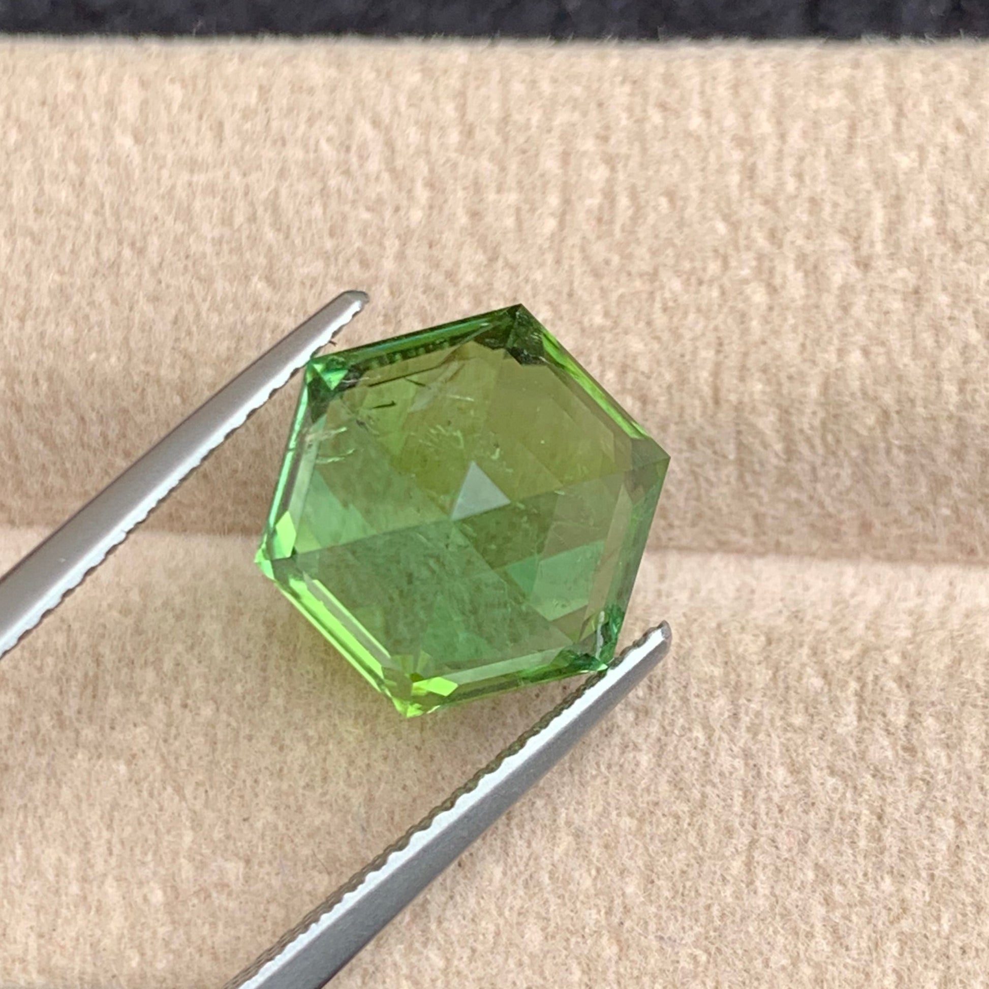 hexagon shape tourmaline for jewelry

onestep gems mint green tourmaline