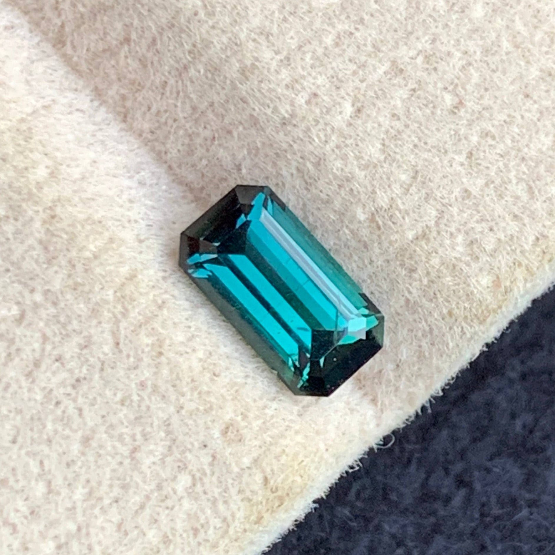  bluish green tourmaline
 bluish green tourmaline jewelry

high quality VVS tourmaline gemstone Afghanistan
dark bluish green tourmaline for rings and pendants
loose emerald cut tourmaline gemstone natural stone