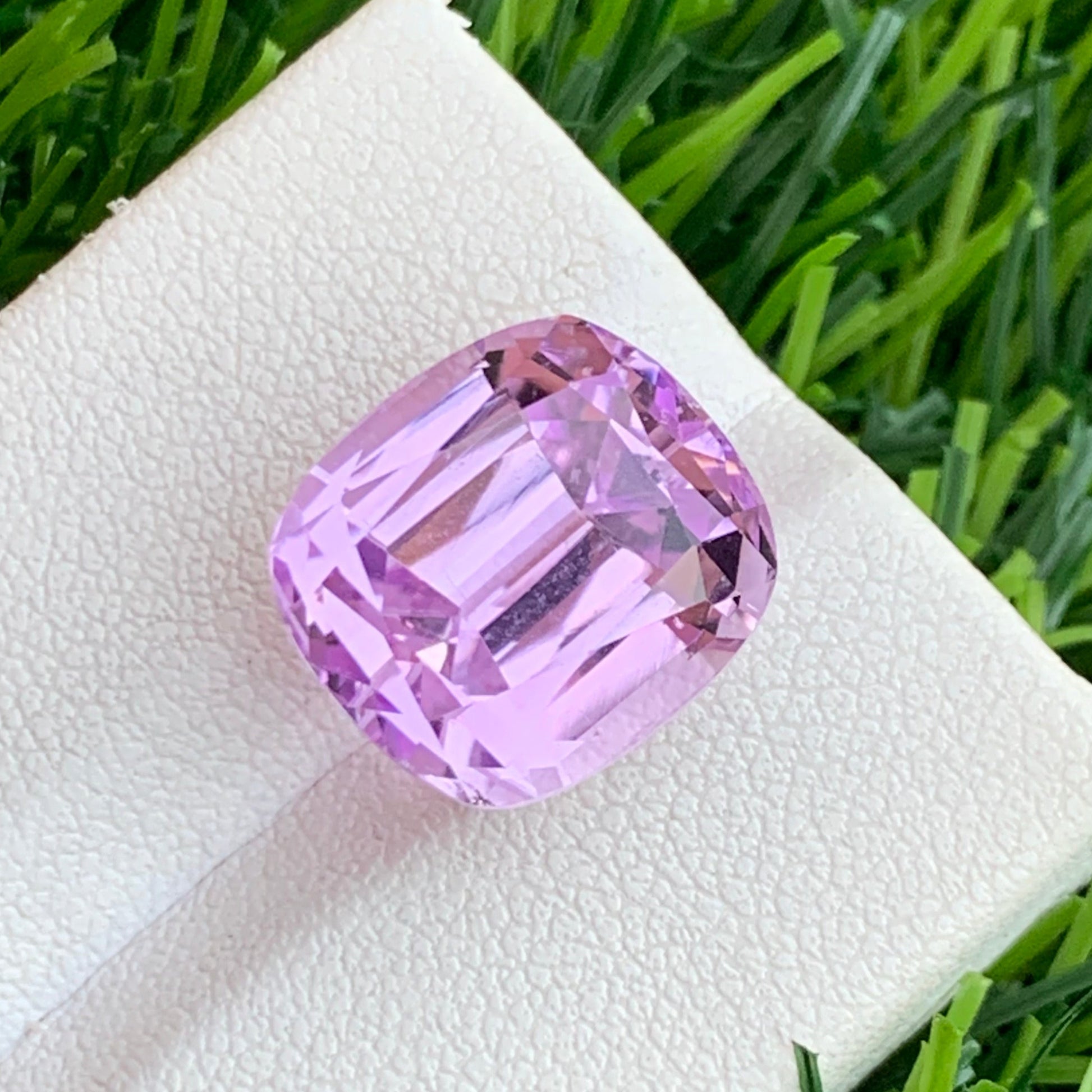 Pink Kunzite Gemstone
large kunzite gemstone cushion cut

pink kunzite for luxury jewelry