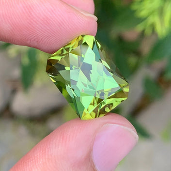  Bright Mint Green Tourmaline
 Mint Green Tourmaline jewlery
large mint green tourmaline loose gemstone
fancy scissor cut green tourmaline close view