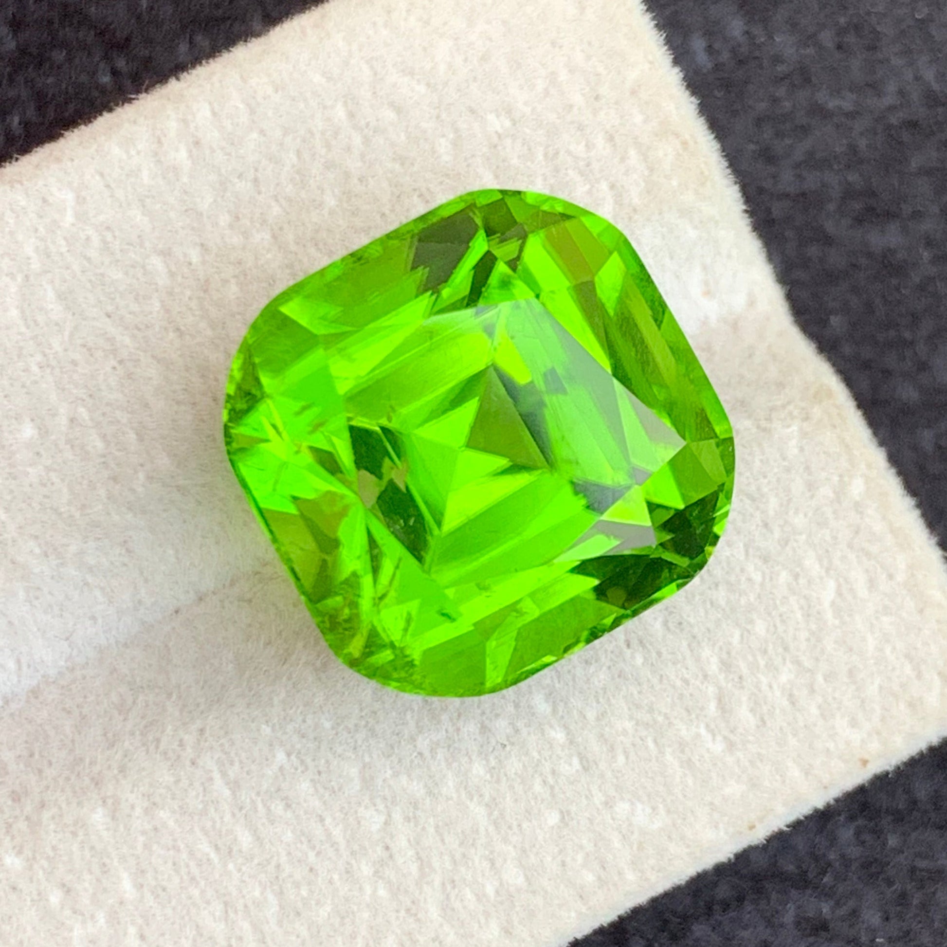 Pea Green Peridot Gem
Natural Pakistan Peridot
Large Peridot Stone
