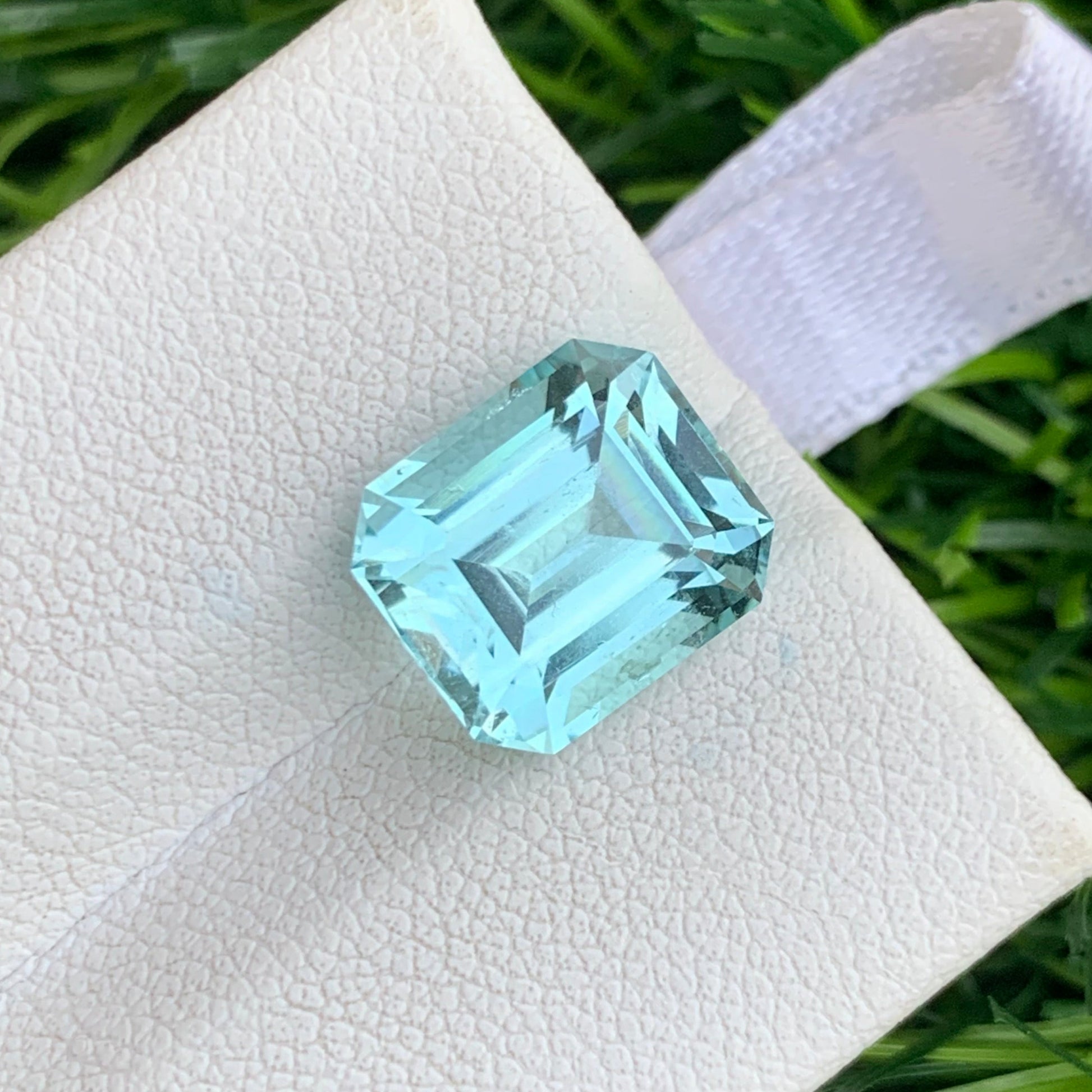 loose blue aquamarine gemstone for rings and pendants
African aquamarine gemstone cushion cut close up