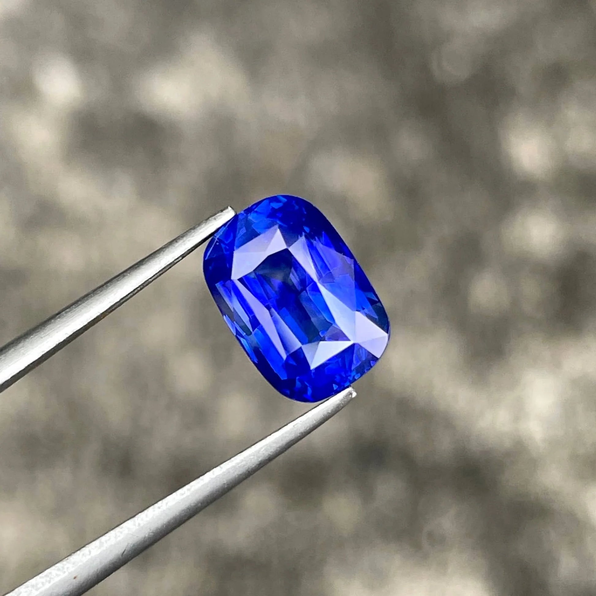 loose blue sapphire gemstone close up
cushion cut sapphire blue gemstone