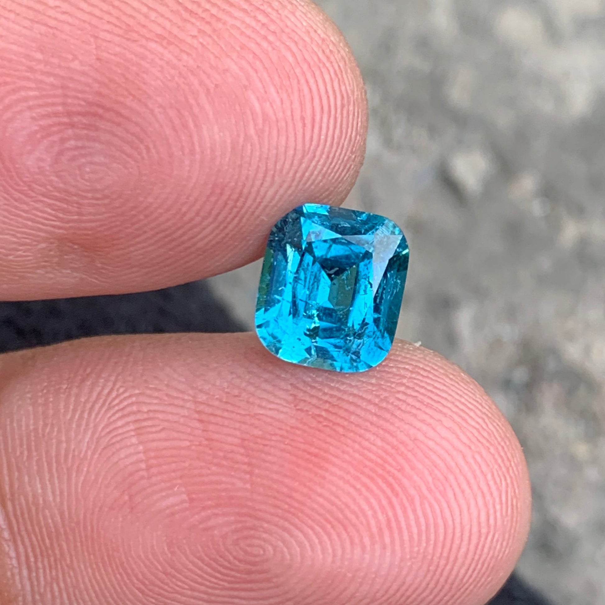 premium tourmaline jewelry stone

october birthstone tourmaline

collector neon blue tourmaline