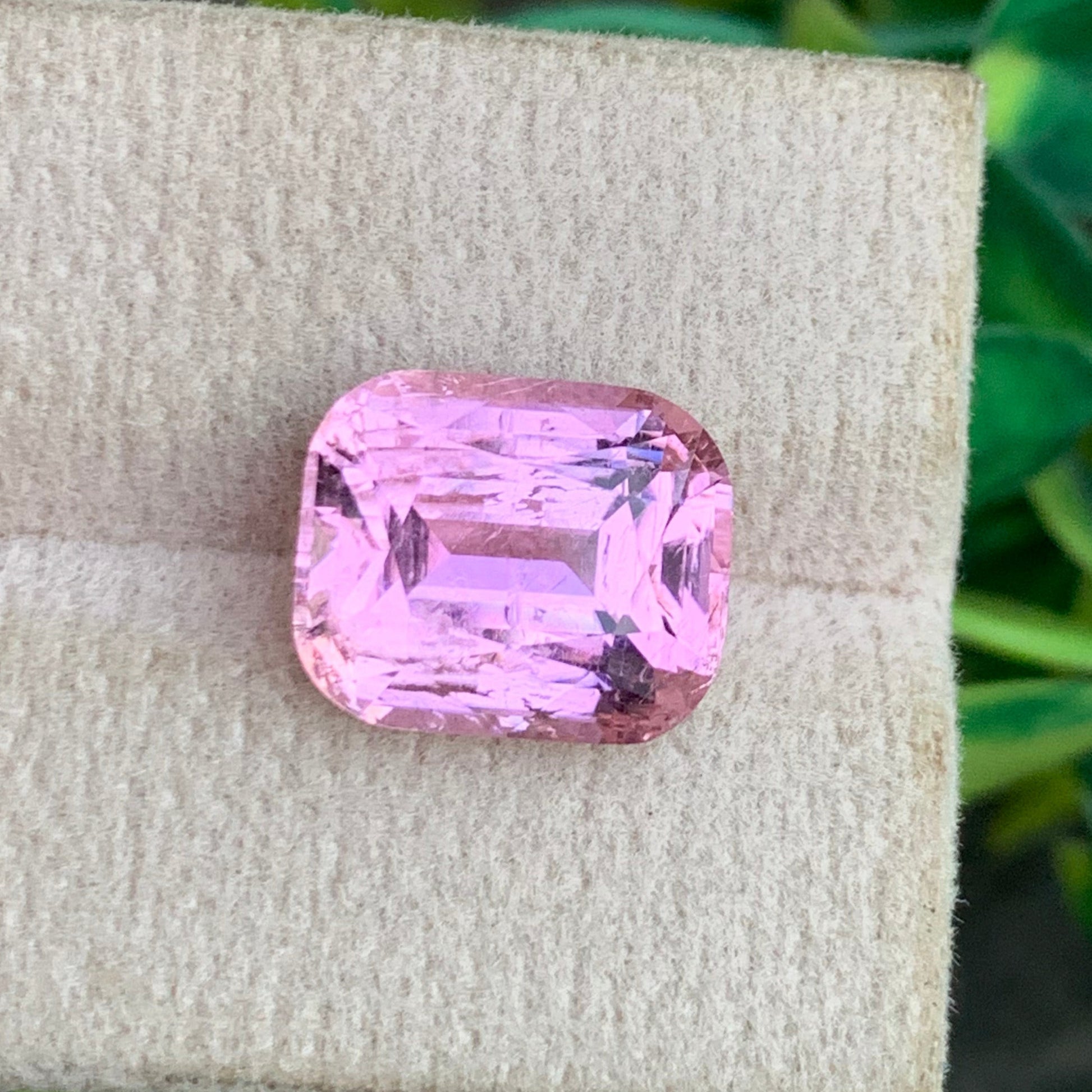 loose cushion cut tourmaline gemstone
luxury pink gemstone for jewelry