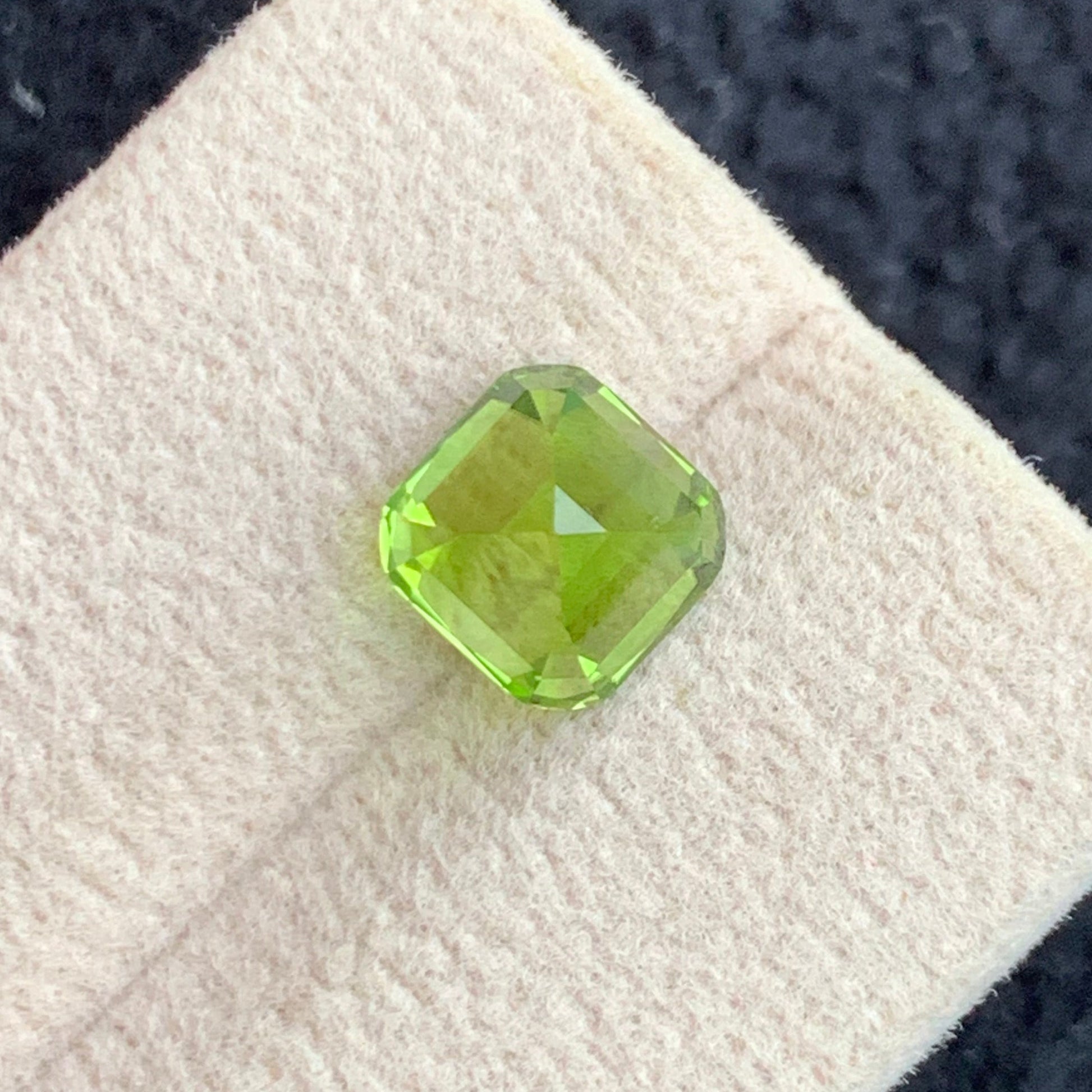 faceted peridot gemstone
peridot for jewelry making