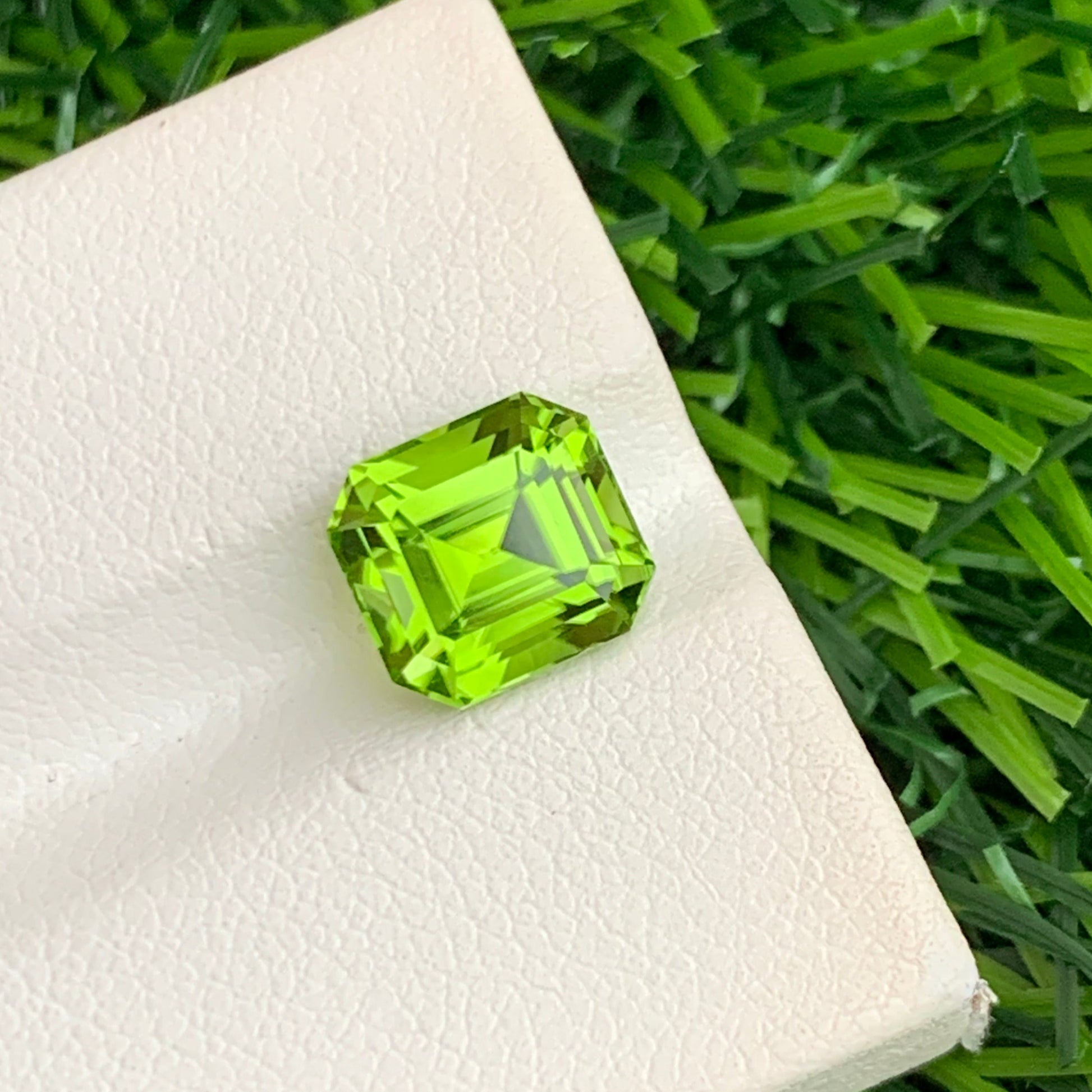 peridot birthstone
 peridot beads
 raw peridot
eye clean peridot stone

untreated peridot jewelry stone