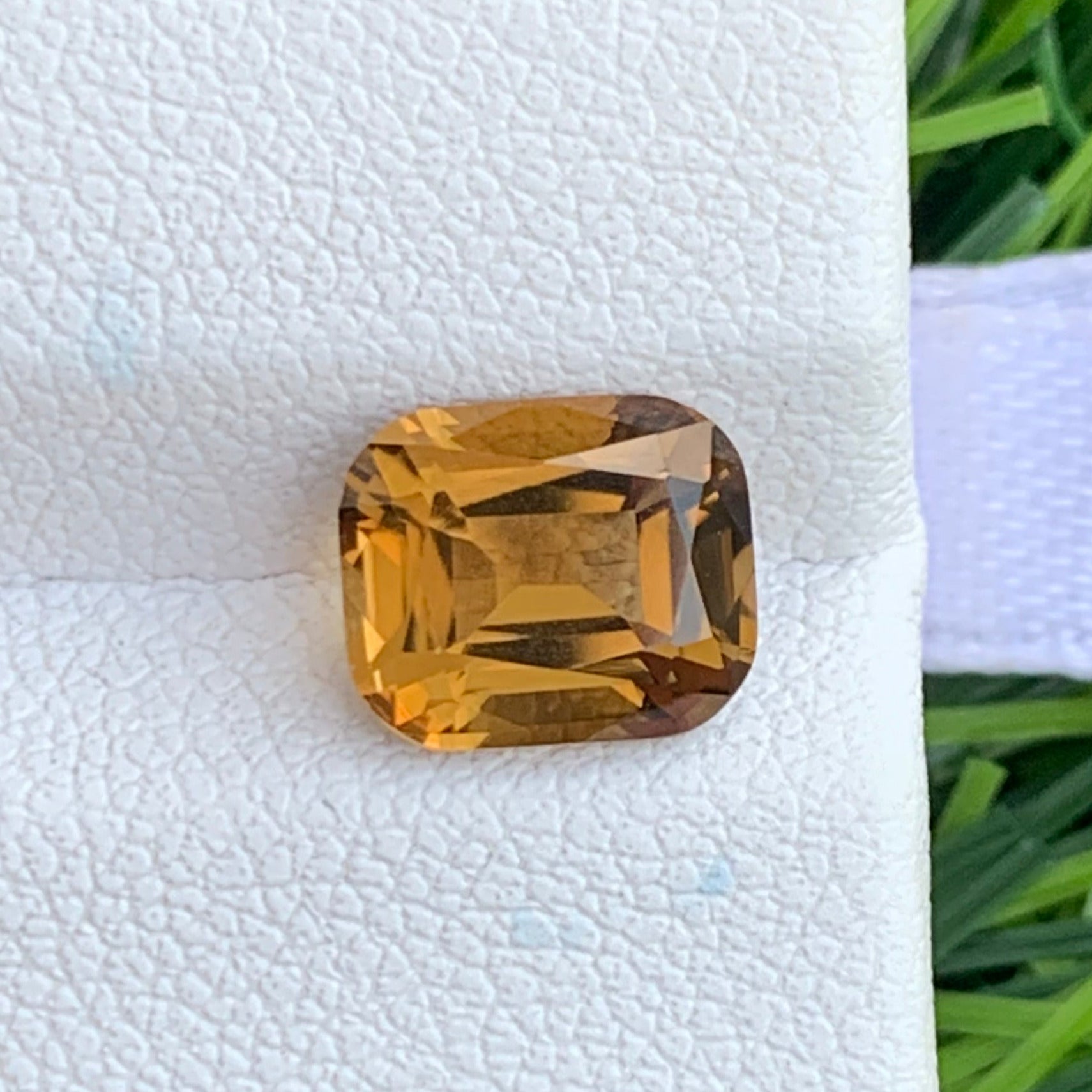 Yellow Brown Tourmaline ring
Yellow Brown Tourmaline bracelet
Yellow Brown Tourmaline pendant