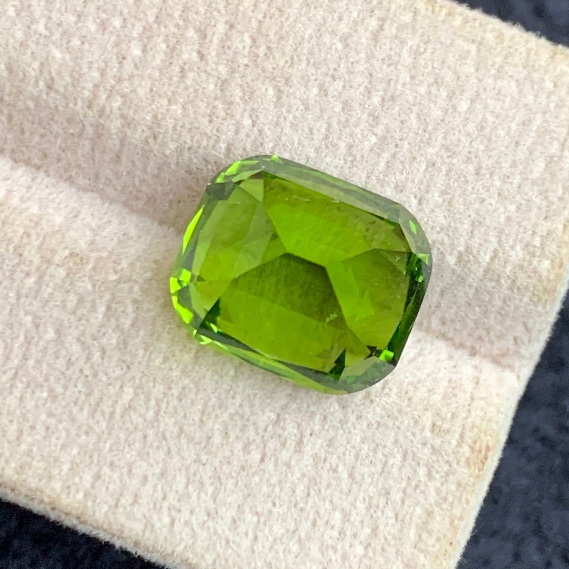 luxury green peridot gemstone for ring setting
high quality natural peridot gemstone macro shot