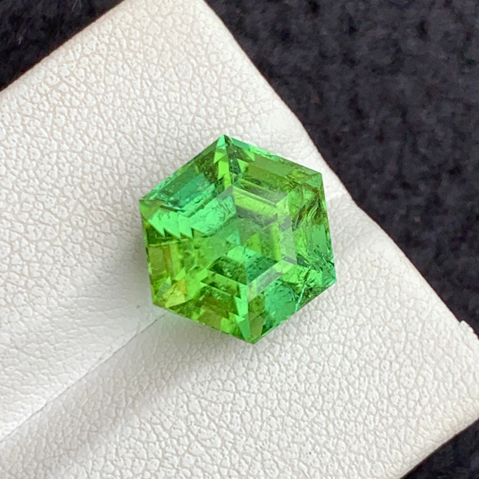 luxury mint green tourmaline stone

hexagon shape tourmaline for jewelry